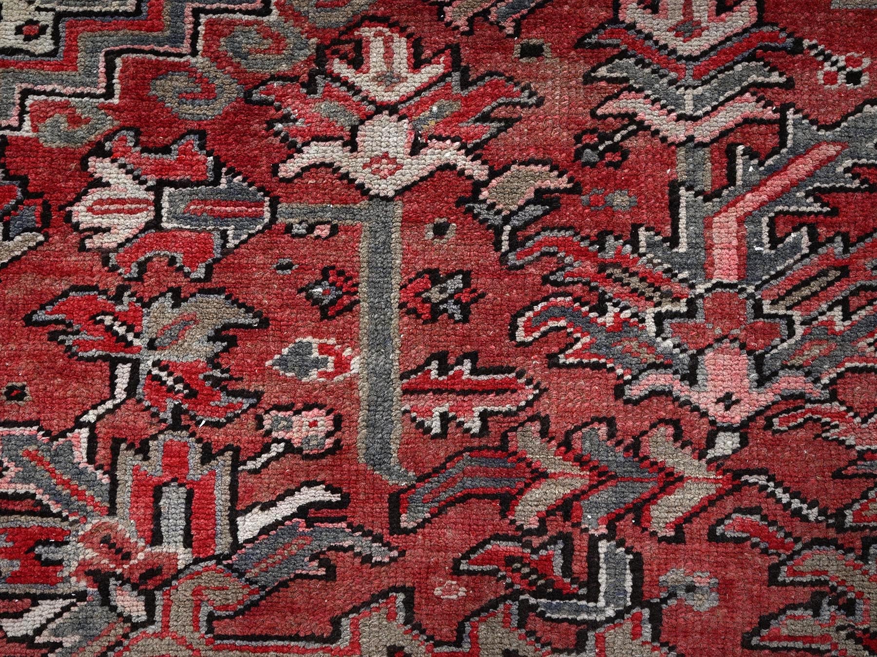 Heriz Heriz hand-knotted wool rug in Red, 7'6" x 10'7" — SKU O01249 (view 7)