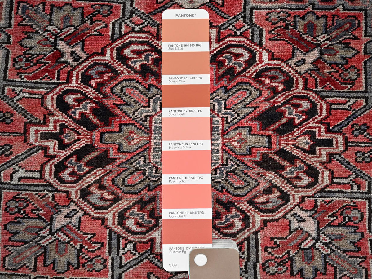 Heriz Heriz hand-knotted wool rug in Red, 7'6" x 10'7" — SKU O01249 (view 8)