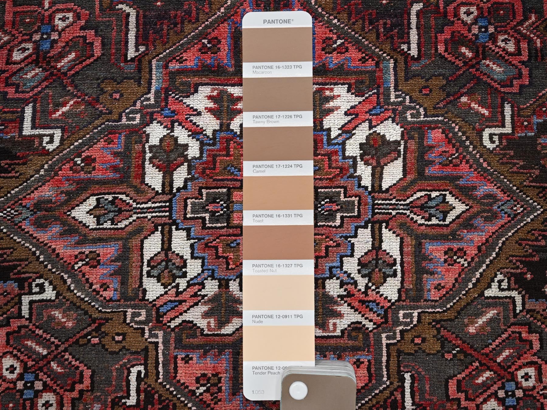 Heriz Heriz hand-knotted wool rug in Red & Chocolate Brown, 8'4" x 10'3" — SKU O01255 (view 8)
