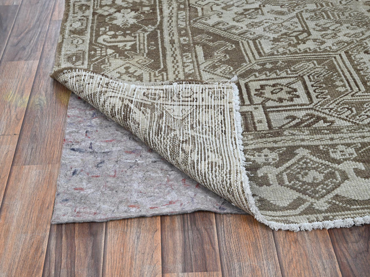 Heriz Heriz hand-knotted wool rug in Gray & Brown, 7'6" x 10'4" — SKU O01337 (view 4)