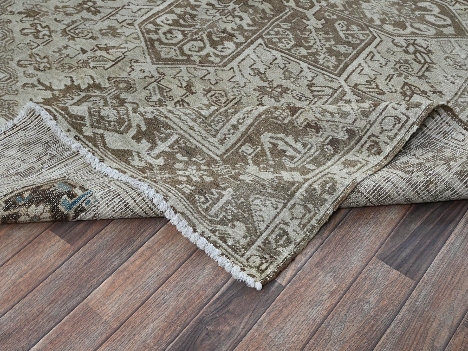 Heriz Heriz hand-knotted wool rug in Gray & Brown, 7'6" x 10'4" — SKU O01337 (view 6)