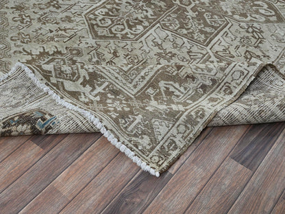 Heriz Heriz hand-knotted wool rug in Gray & Brown, 7'6" x 10'4" — SKU O01337 (view 6)