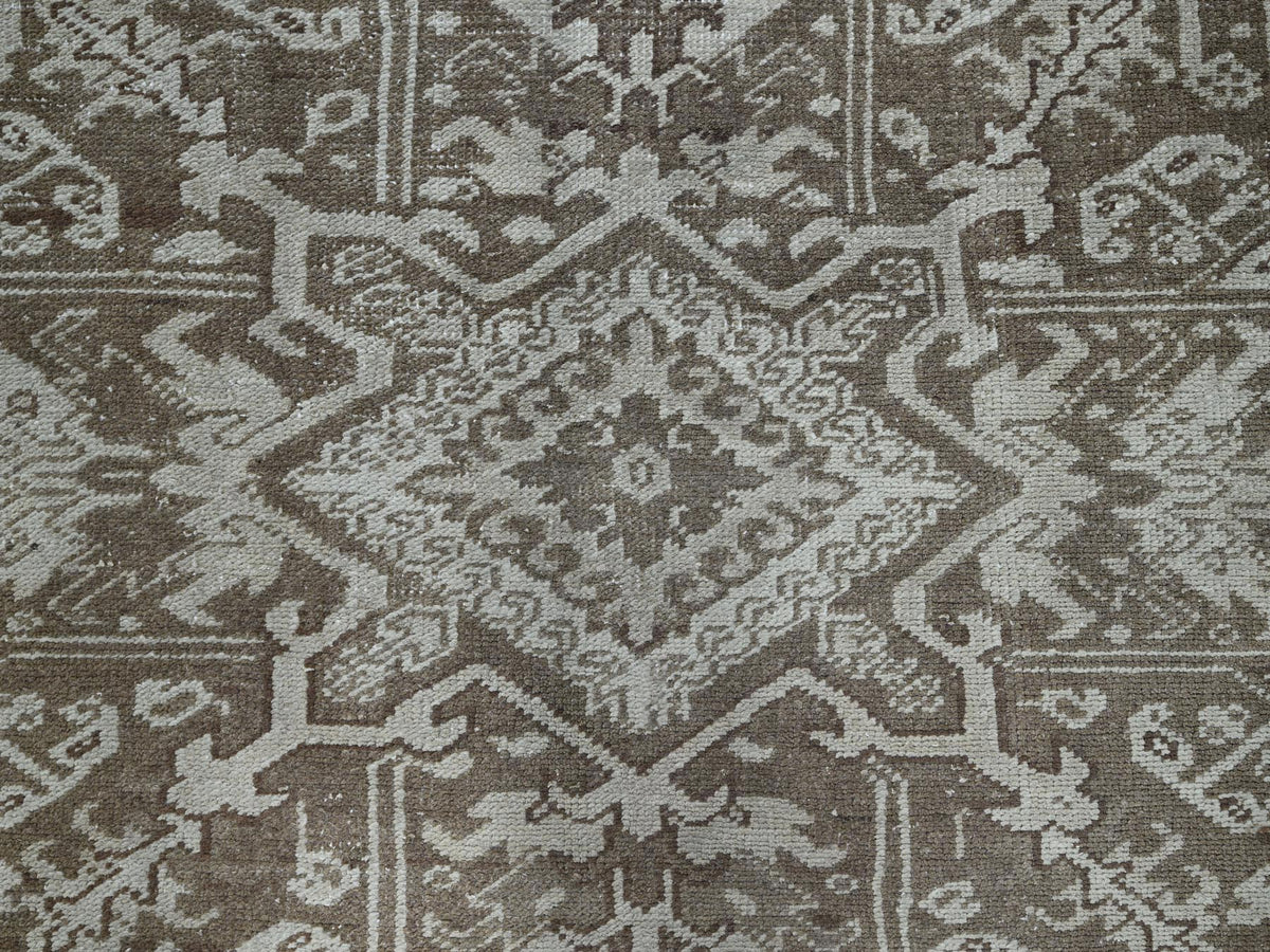 Heriz Heriz hand-knotted wool rug in Gray & Brown, 7'6" x 10'4" — SKU O01337 (view 8)