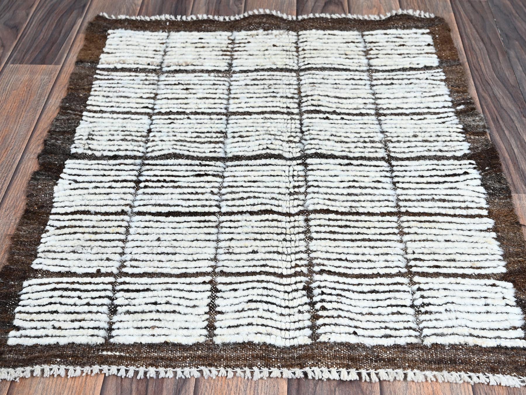 Ivory 2'1" x 2'8" Tribal & Geometric Hand knotted Wool Rug - Sku: O01392