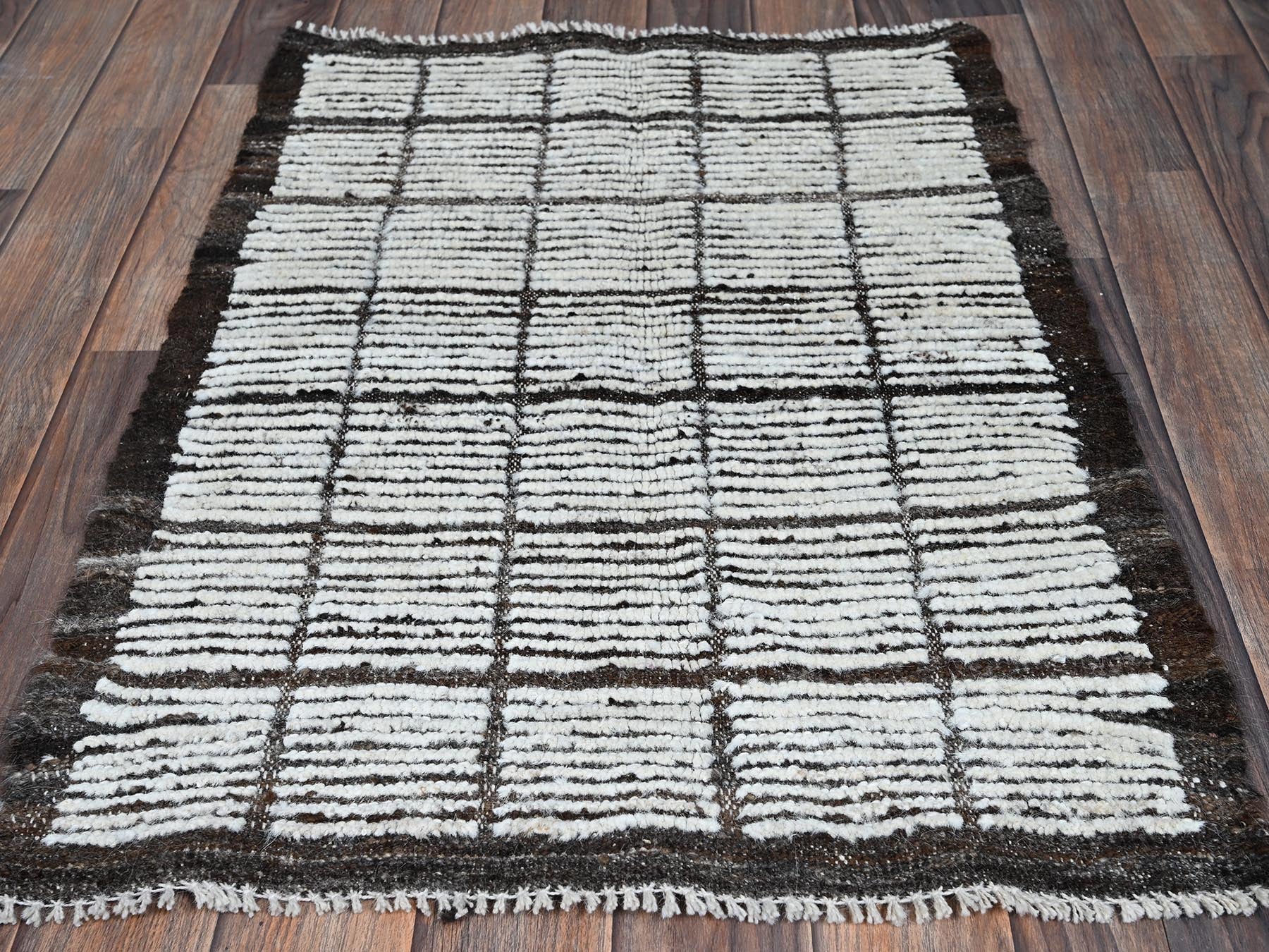 Ivory 2'1" x 2'11" Tribal & Geometric Hand knotted Wool Rug - Sku: O01395