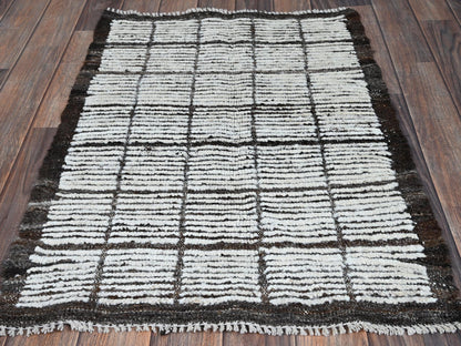 Ivory 2'1" x 2'11" Tribal & Geometric Hand knotted Wool Rug - Sku: O01395