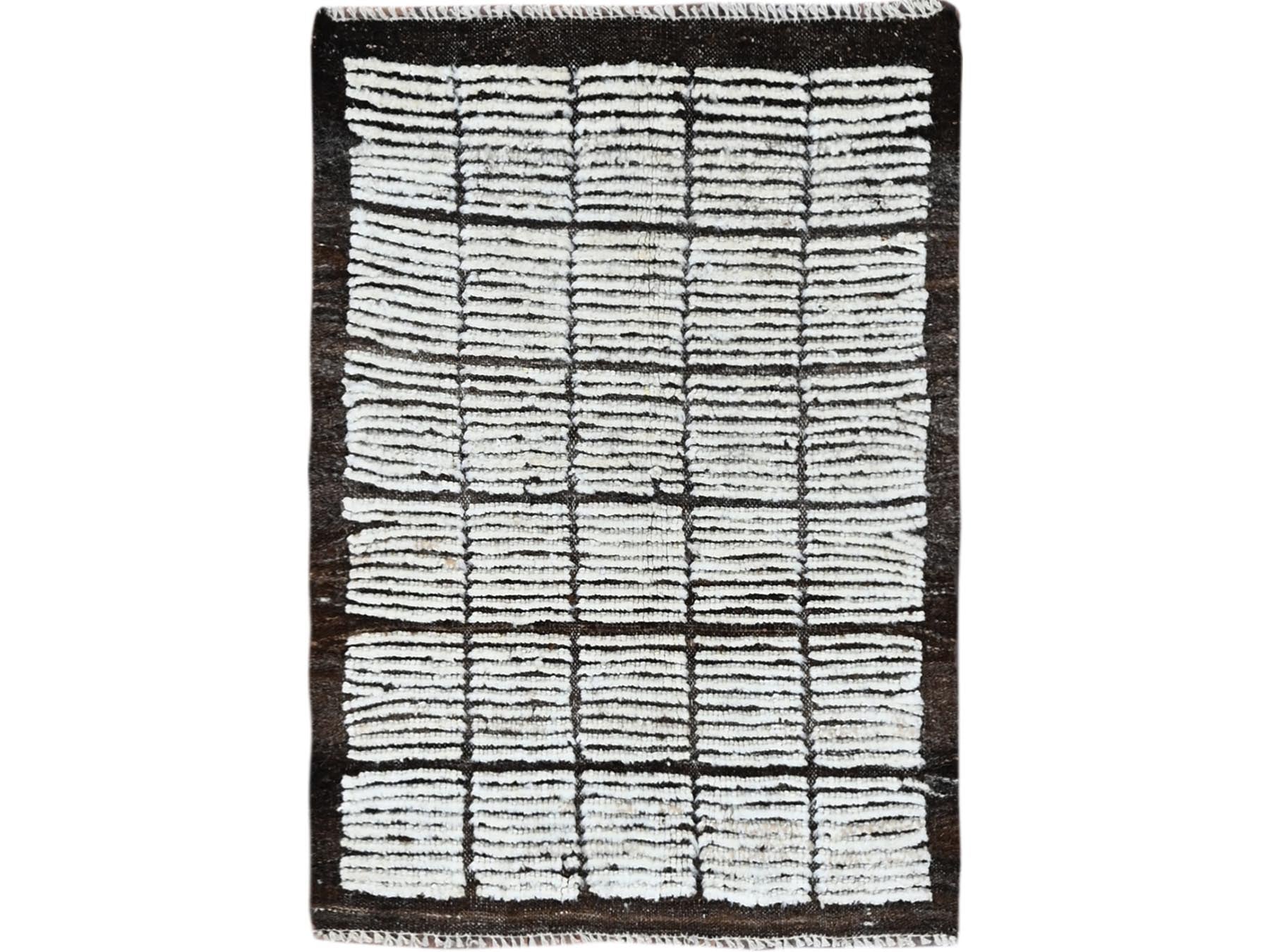Ivory 2'1" x 2'8" Tribal & Geometric Hand knotted Wool Rug - Sku: O01396