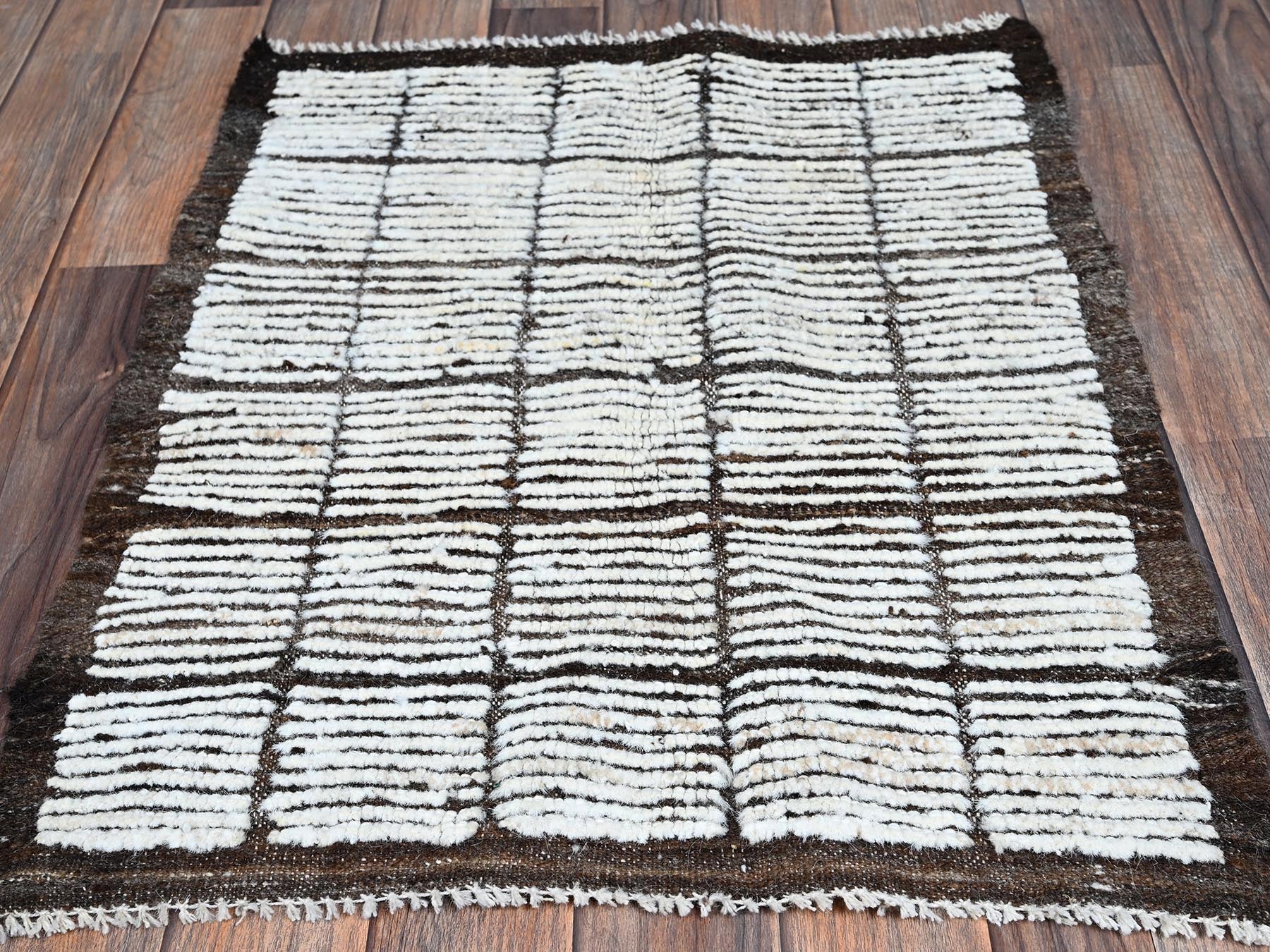 Ivory 2'1" x 2'8" Tribal & Geometric Hand knotted Wool Rug - Sku: O01396