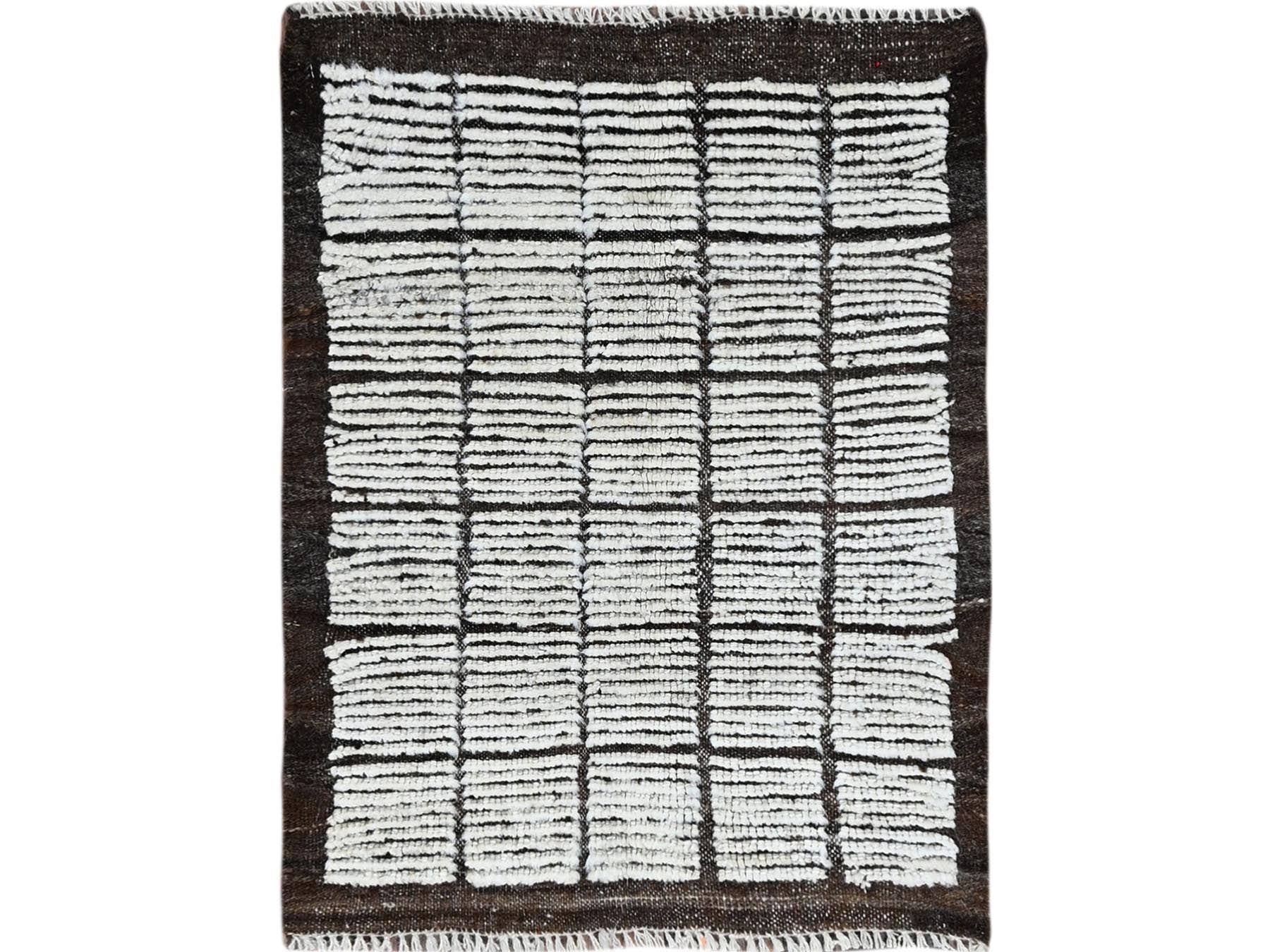 Ivory 2'1" x 2'8" Tribal & Geometric Hand knotted Wool Rug - Sku: O01397