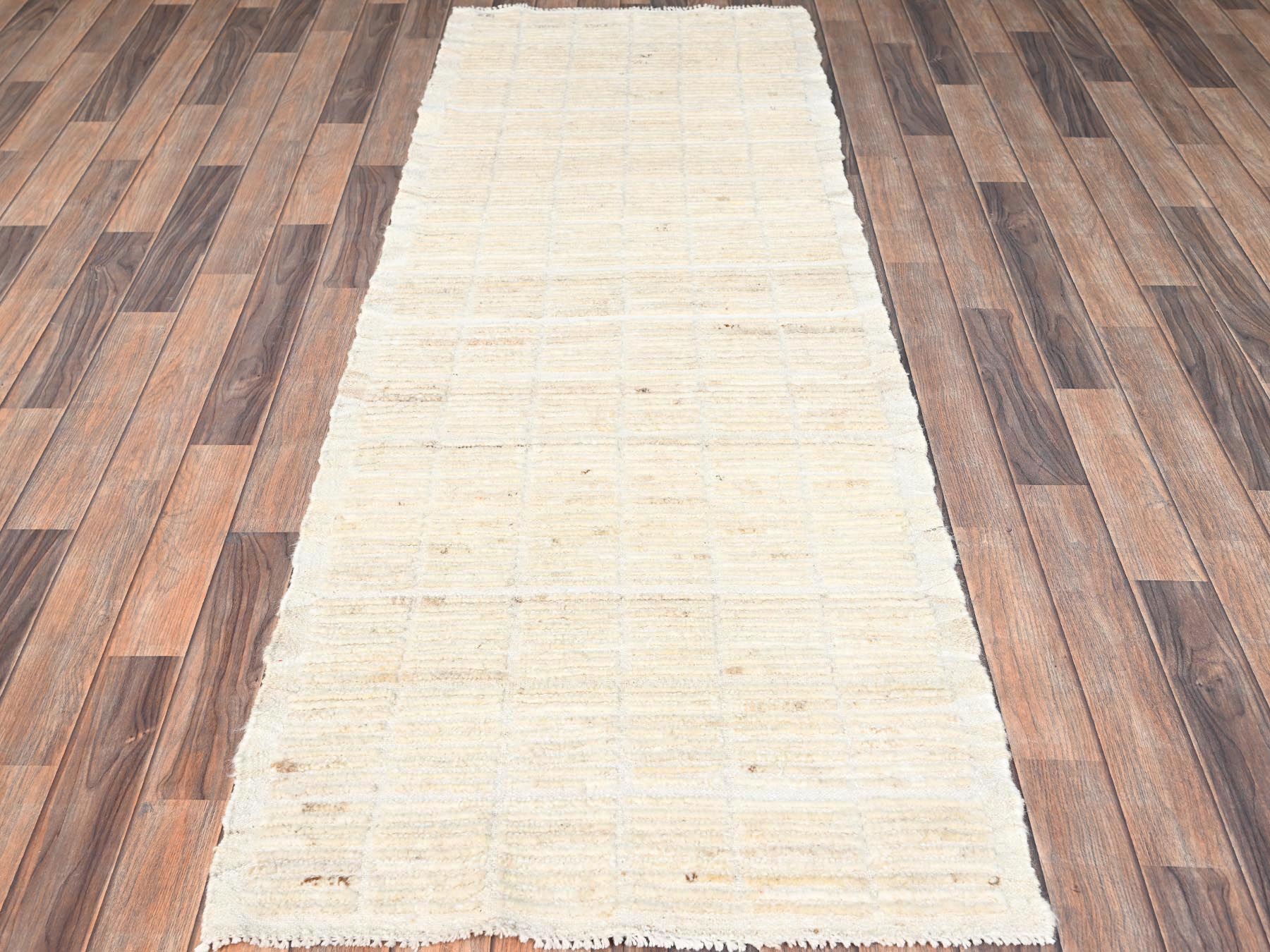 Tribal & Geometric hand-knotted wool runner in Ivory, 2'8" x 7'5" — SKU O01446 (view 2)