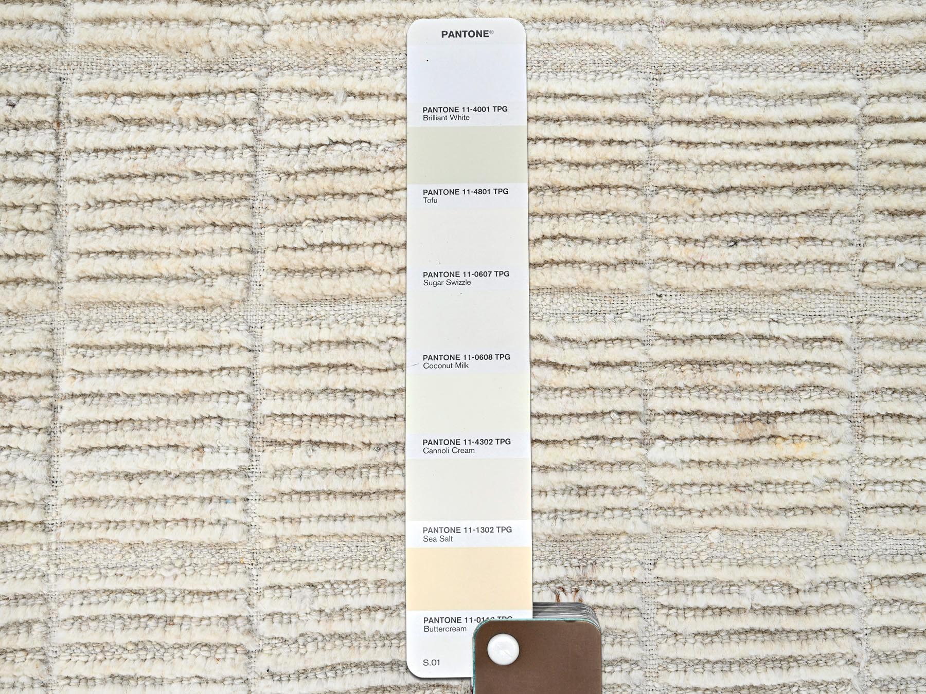 Tribal & Geometric hand-knotted wool runner in Ivory, 2'8" x 7'5" — SKU O01446 (view 4)