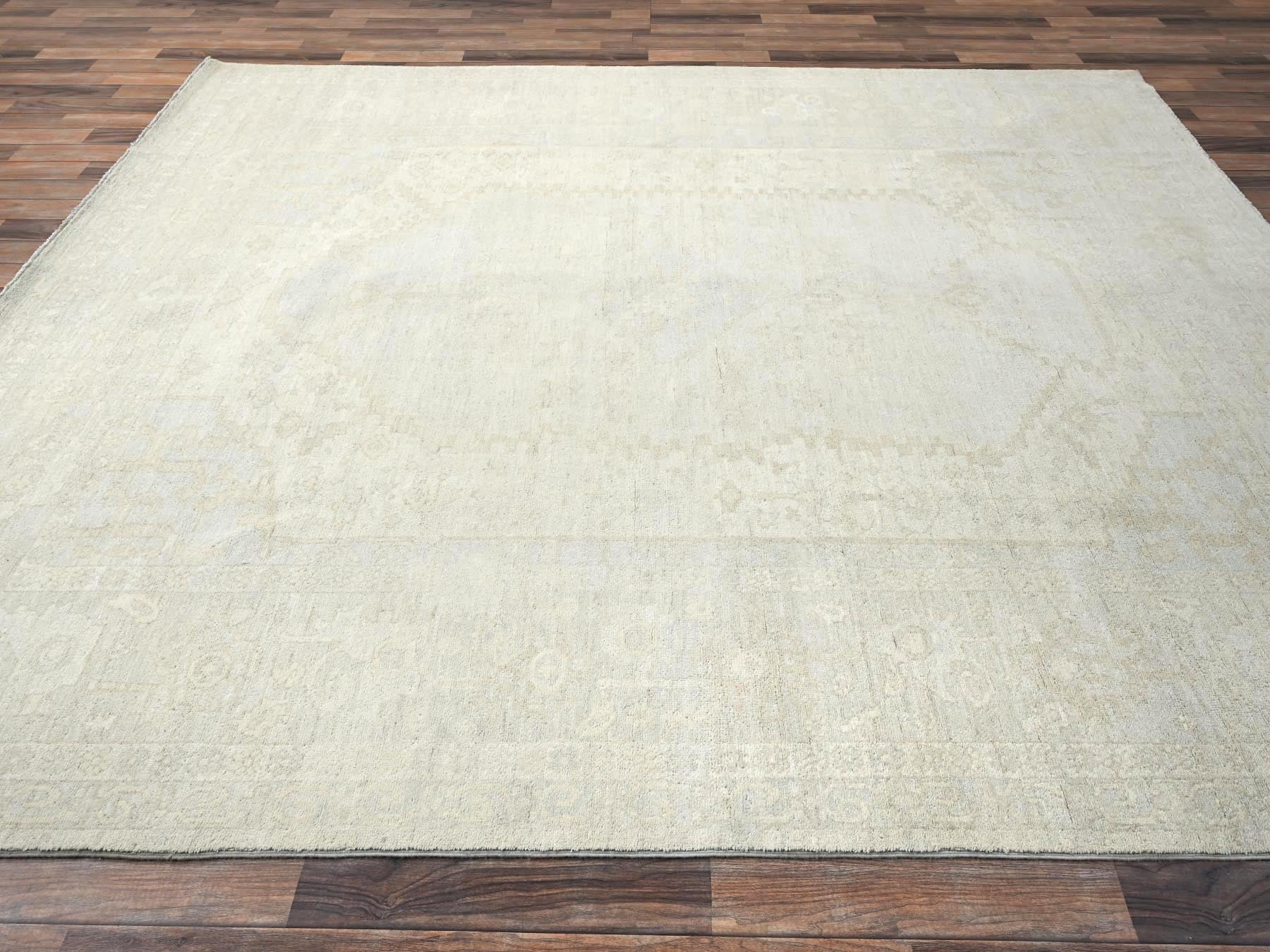 Peshawar Oushak hand-knotted wool rug in Ivory, 8'1" x 9'5" — SKU O01495 (view 4)