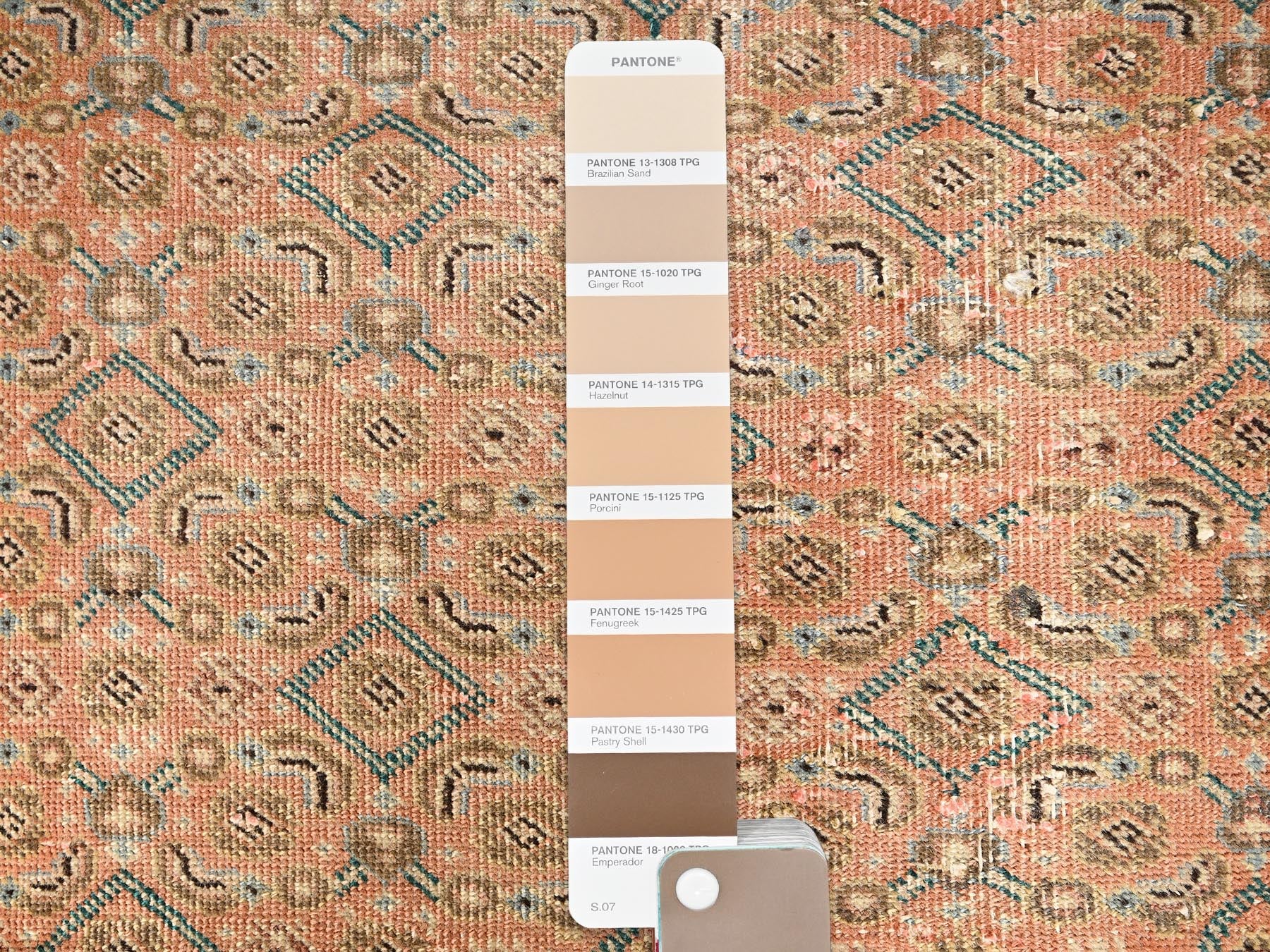 Vintage hand-knotted wool rug in Pink, 1'10" x 4'4" — SKU O01564 (view 4)