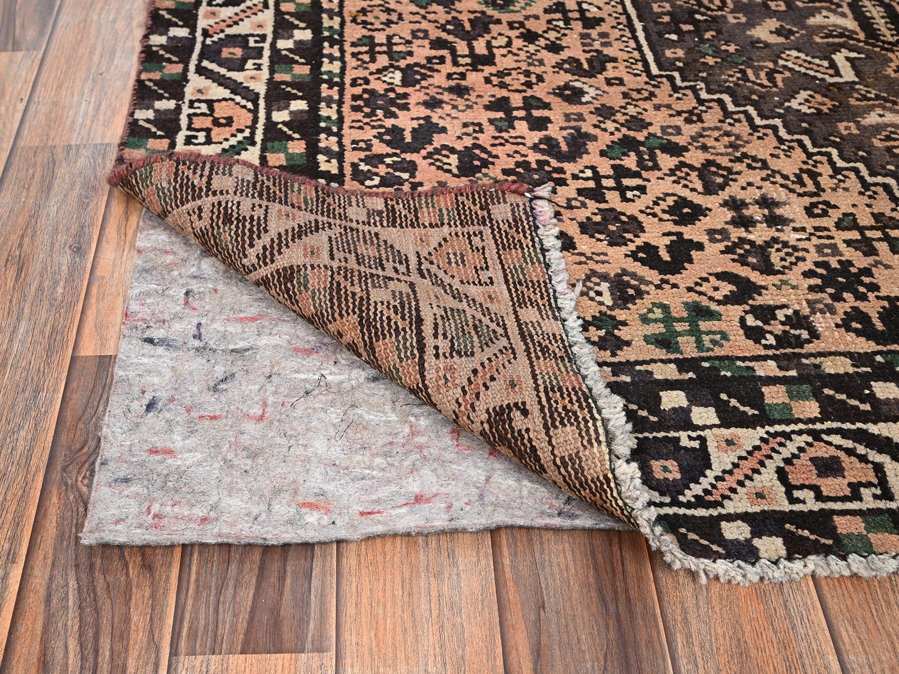Shiraz Vintage hand-knotted wool rug in Pink & Ivory, 4'11" x 6'4" — SKU O01571 (view 3)