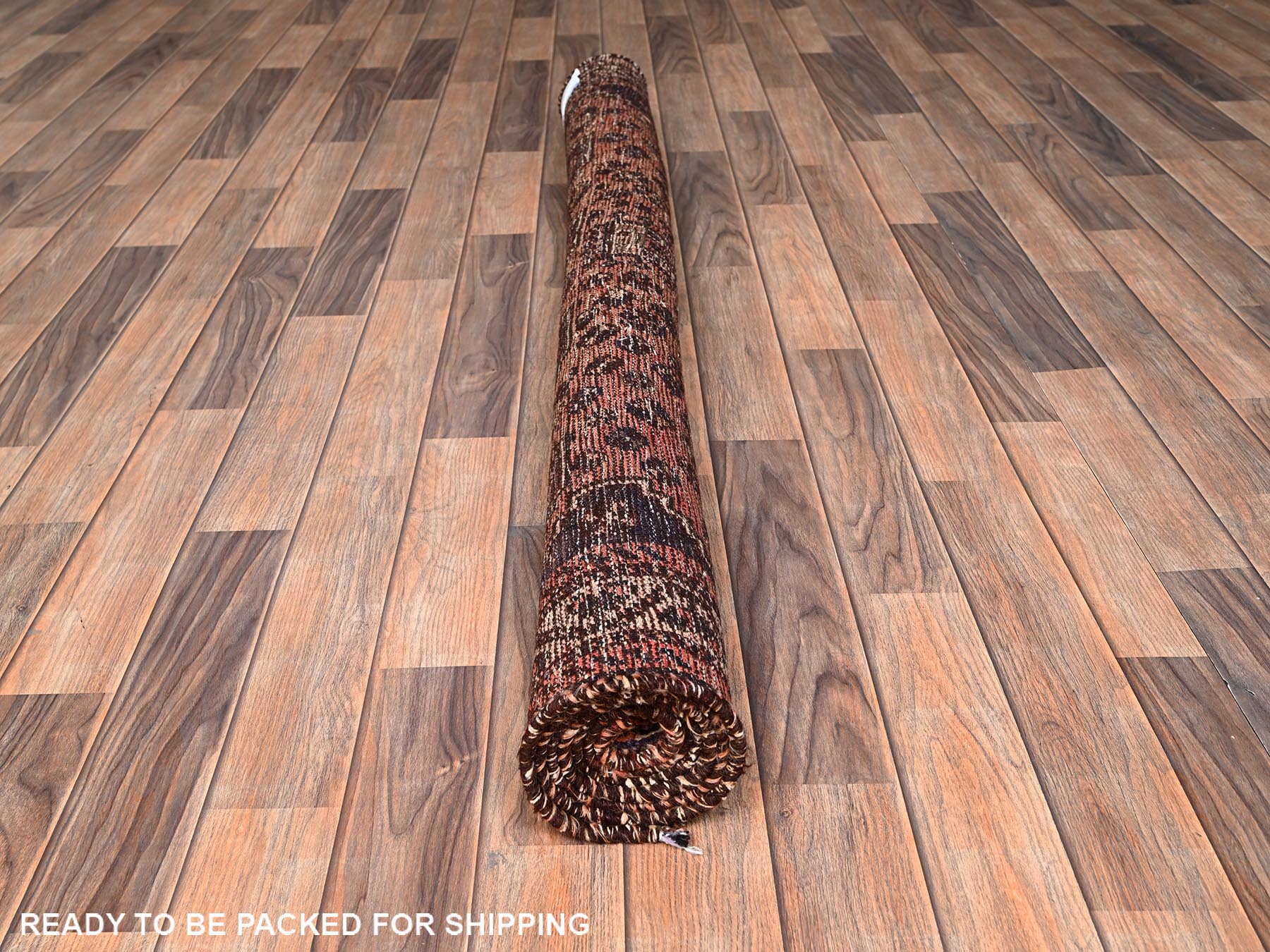 Shiraz Vintage hand-knotted wool rug in Red & Ivory, 5'3" x 5'11" — SKU O01576 (view 5)