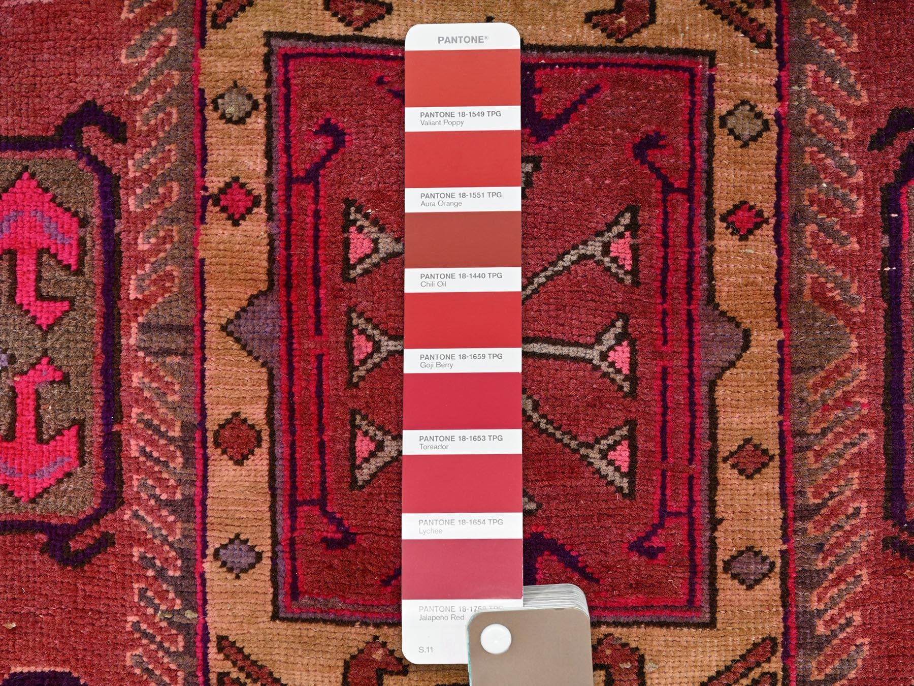 Vintage hand-knotted wool runner in Pink, 2'8" x 9'2" — SKU O01587 (view 4)