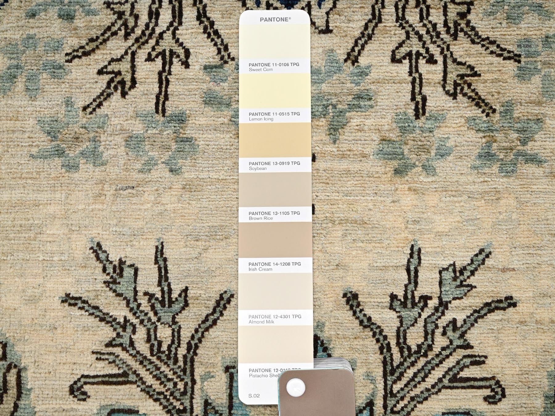 Tribal & Geometric hand-knotted wool runner in Ivory, 2'7" x 13'10" — SKU O01625 (view 4)