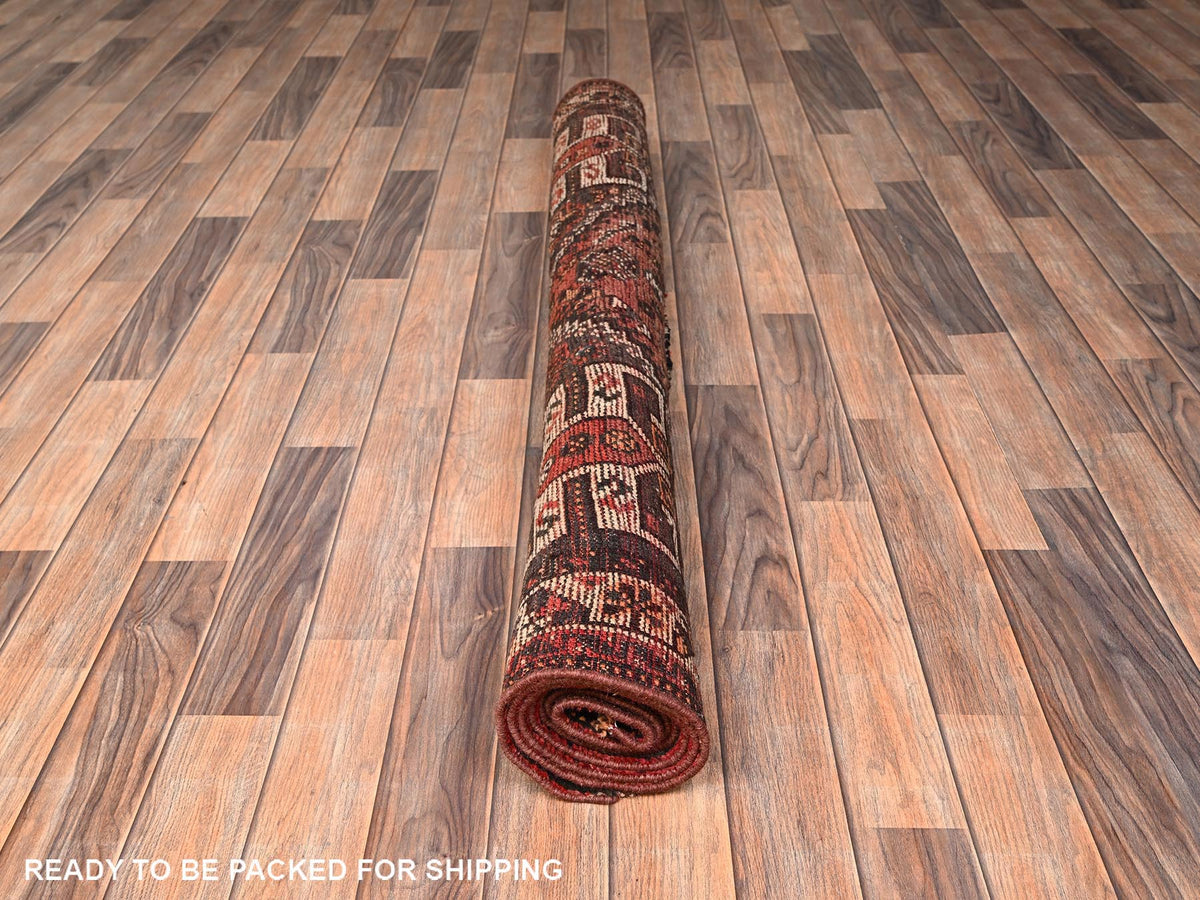 Shiraz Vintage hand-knotted wool rug in Red & Ivory, 5'3" x 7'7" — SKU O01703 (view 5)