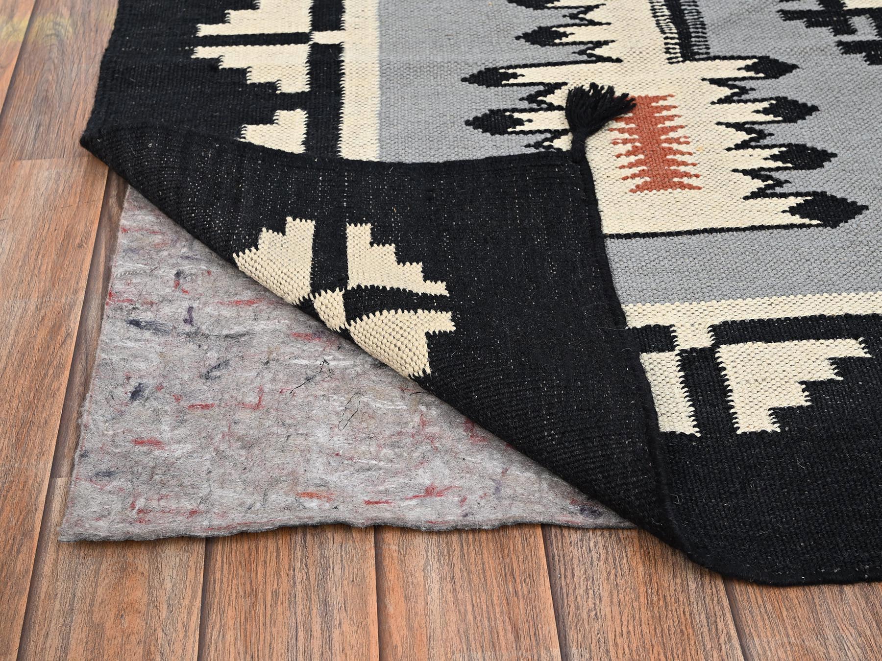 Tribal & Geometric hand-knotted wool rug in Gray & Black, 5'3" x 6'11" — SKU O01736 (view 3)