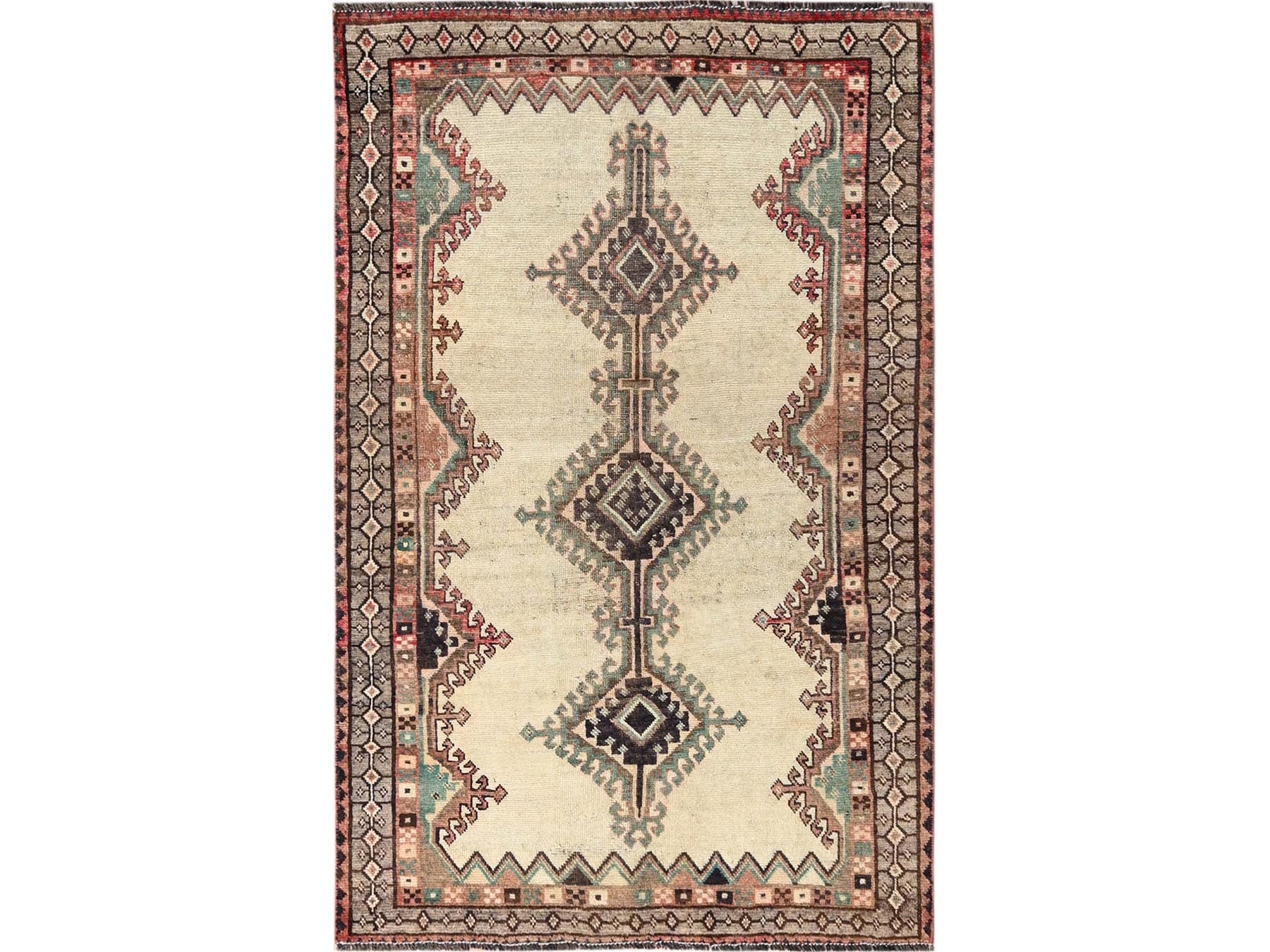 Shiraz Vintage hand-knotted wool rug in Ivory, 4'0" x 6'4", SKU O01809