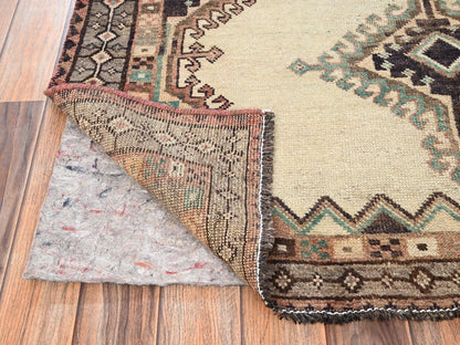 Shiraz Vintage hand-knotted wool rug in Ivory & Gray, 4' x 6'4" — SKU O01809 (view 3)