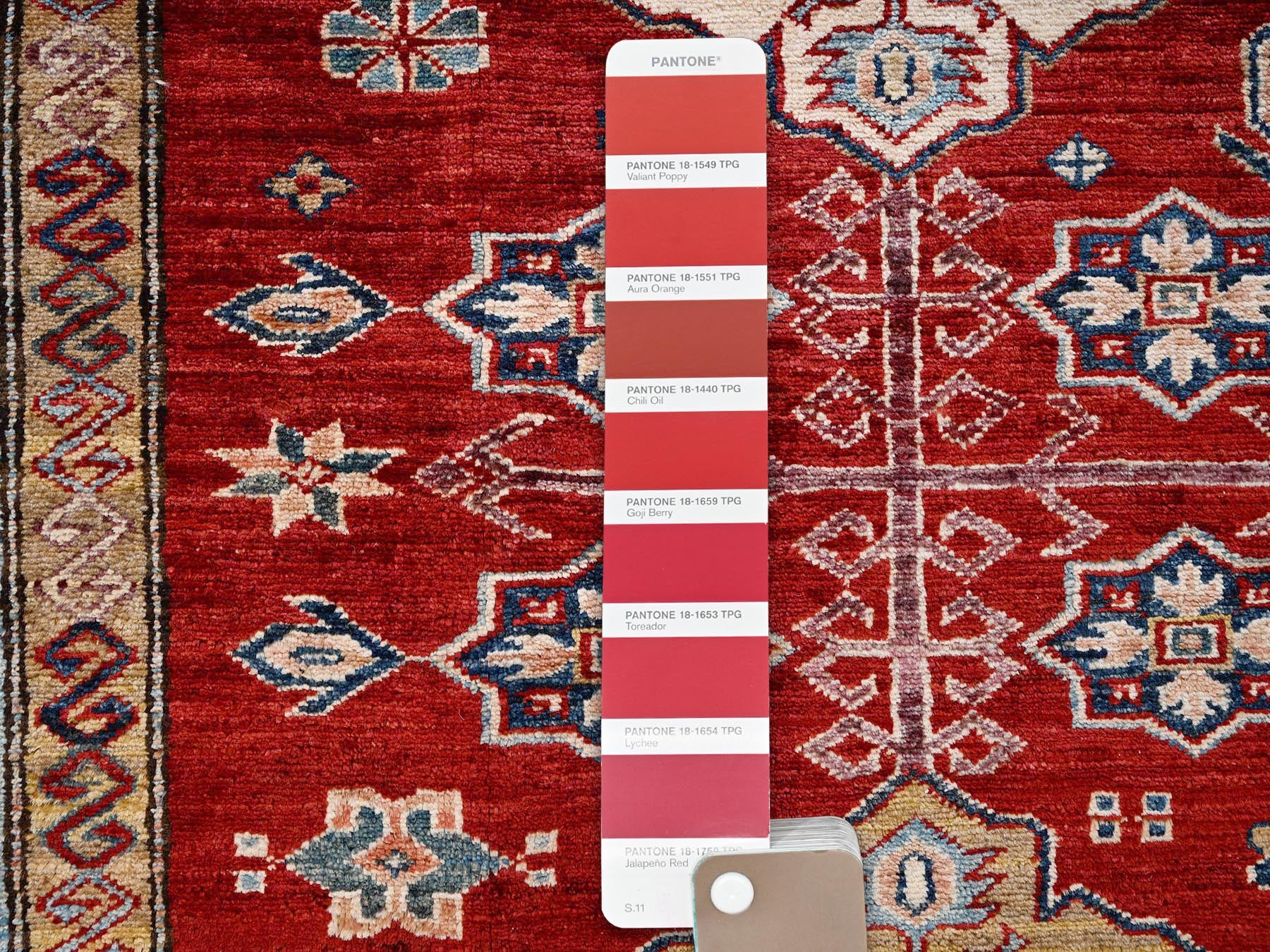 Kazak Kazak hand-knotted wool rug in Red & Ivory, 8'1" x 9'9" — SKU O01825 (view 8)