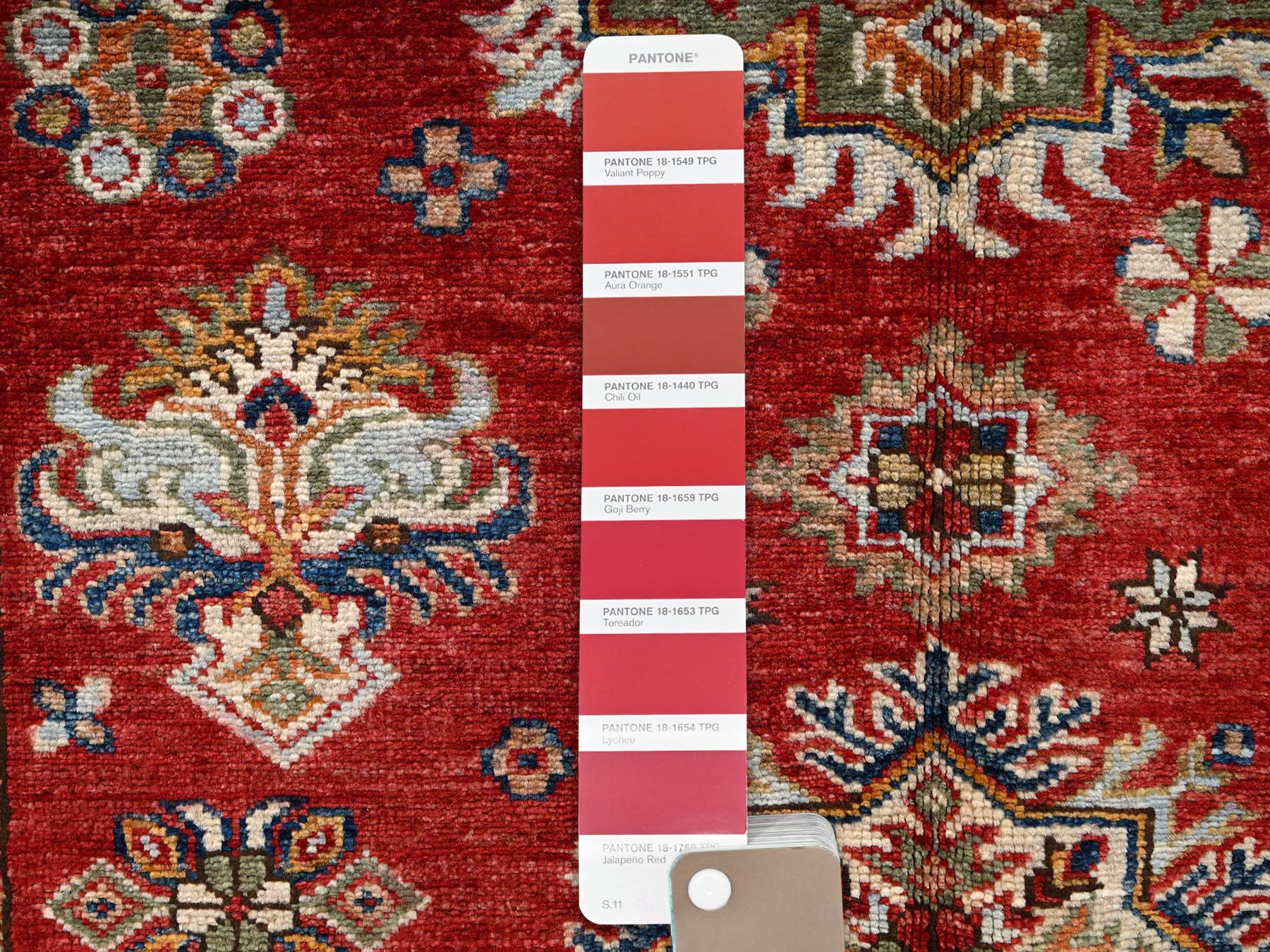 Kazak Kazak hand-knotted wool rug in Red & Ivory, 4'3" x 6' — SKU O01831 (view 4)