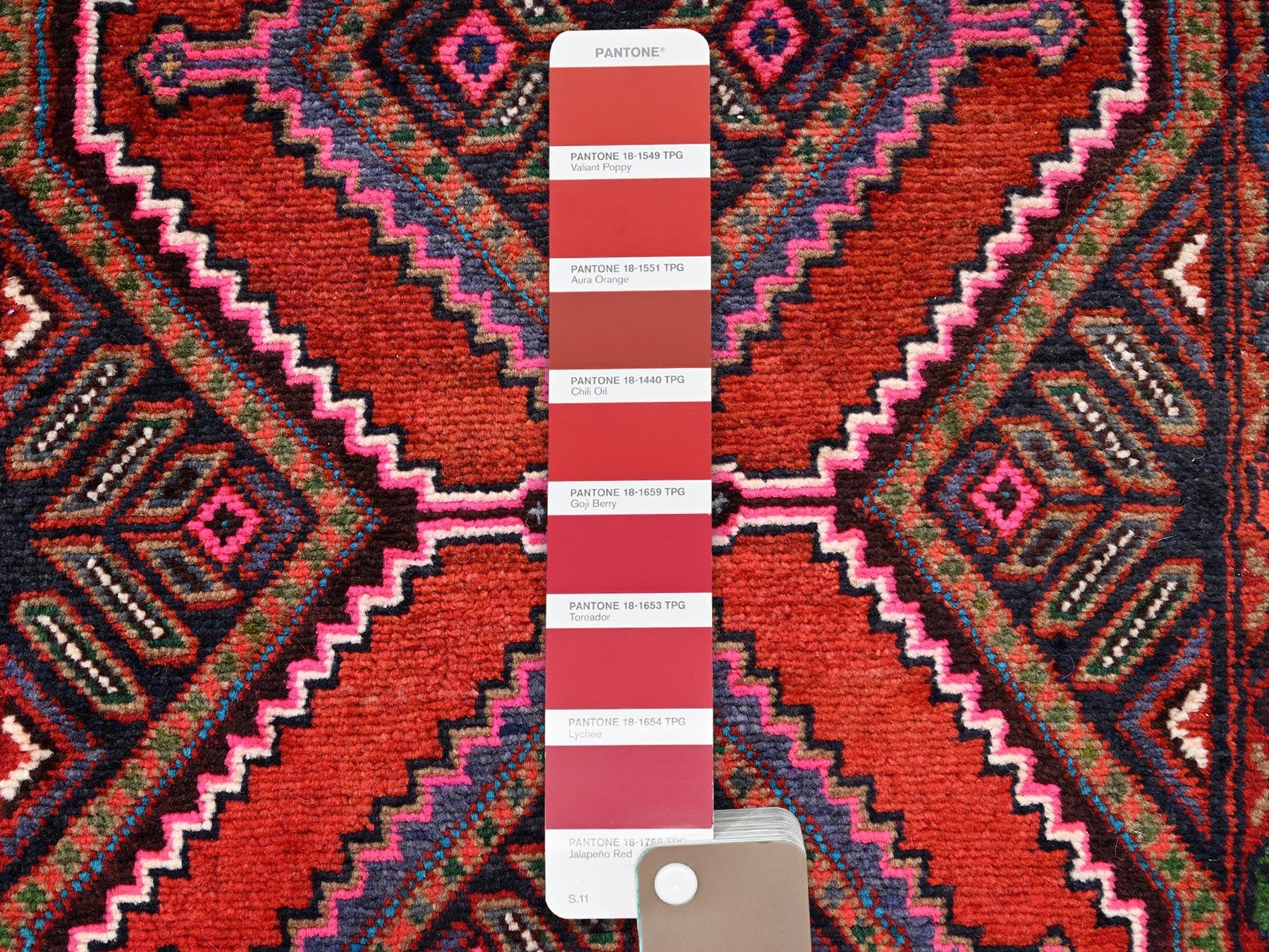 Hamadan Persian hand-knotted wool runner in Red & Ivory, 2'6" x 9'5" — SKU O01889 (view 4)