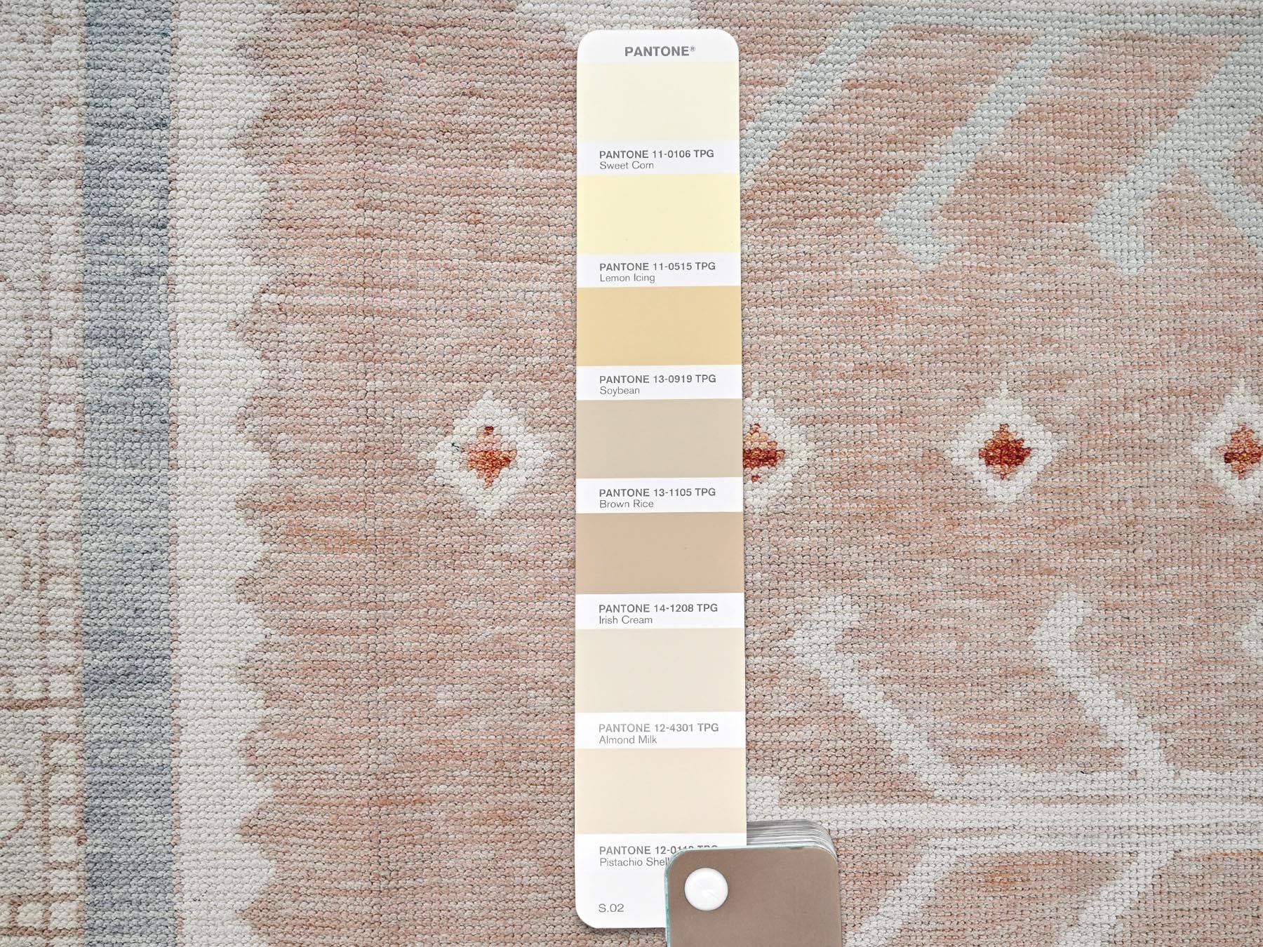 Oushak hand-knotted wool rug in Pink & Ivory, 9'10" x 13'5" — SKU O01972 (view 8)