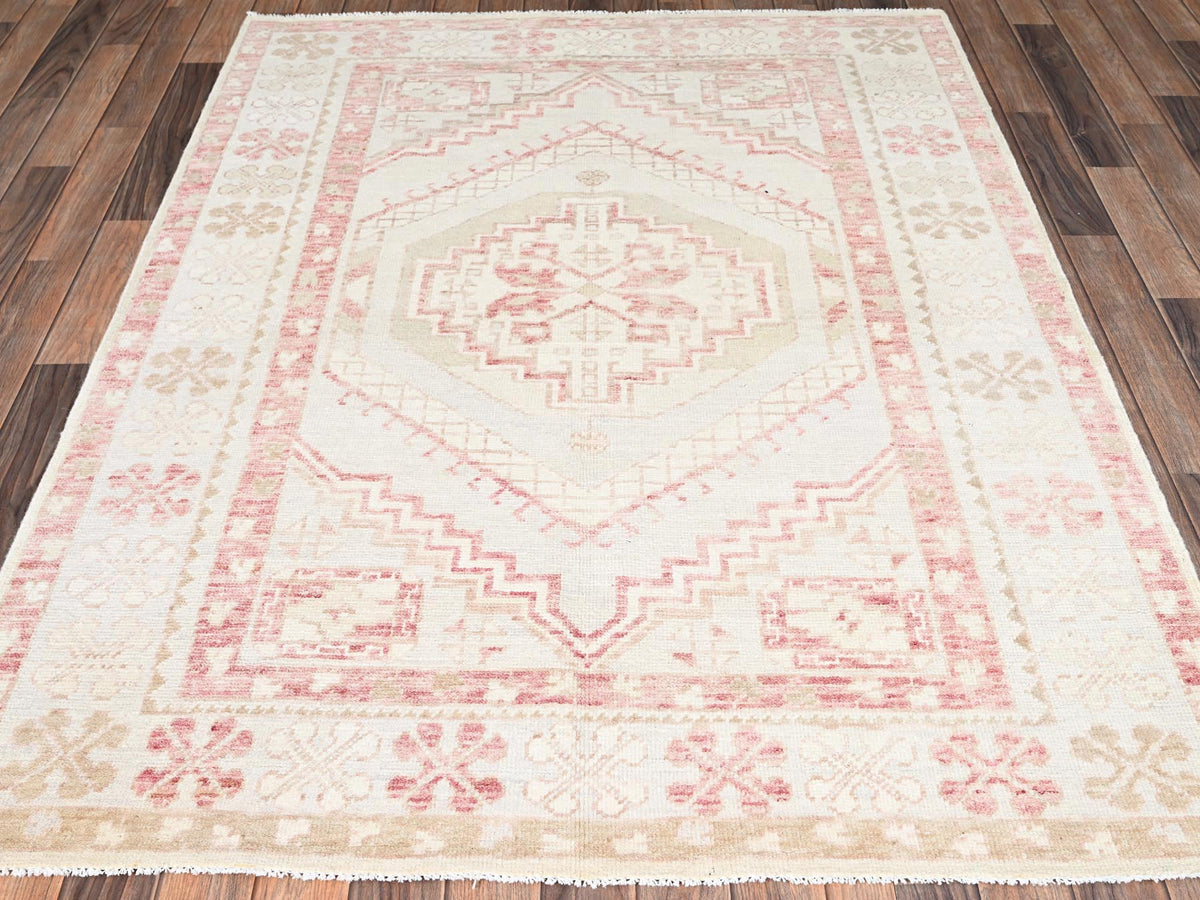 Oushak hand-knotted wool rug in Gray & Ivory, 4'10" x 6'8" — SKU O01982 (view 2)