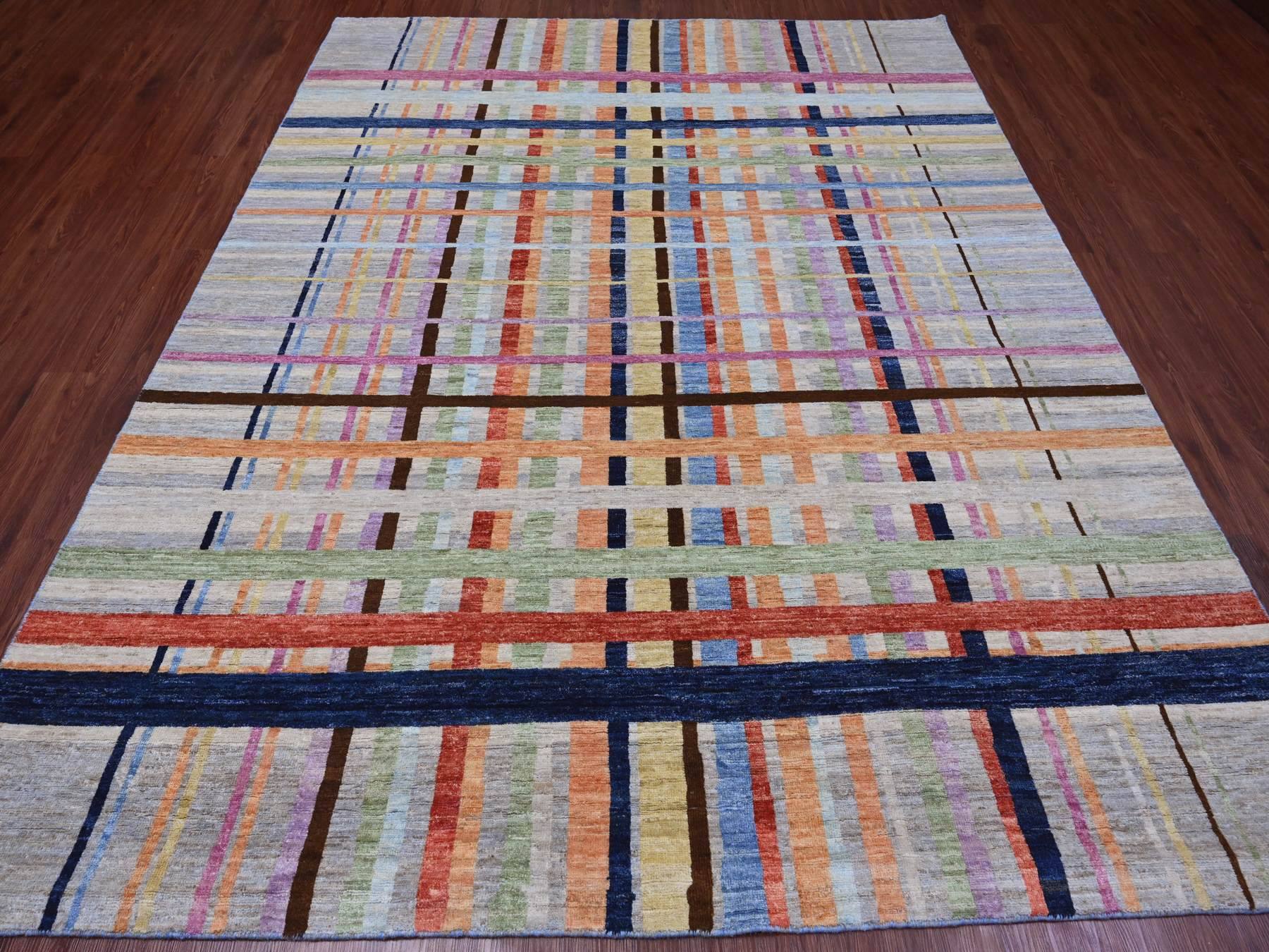 Modern / Contemporary hand-knotted wool rug in Gray, 7'10" x 9'9" — SKU O020019 (view 2)