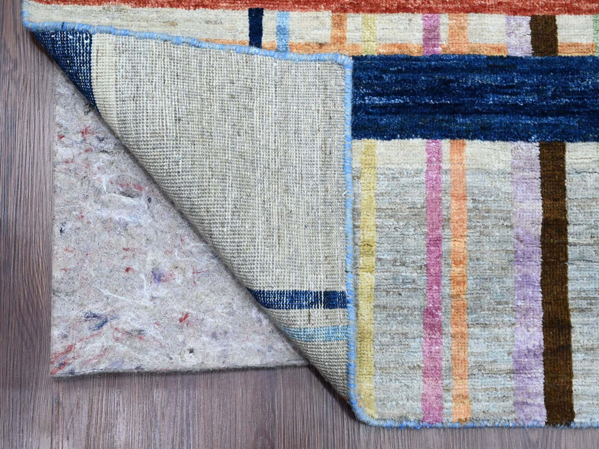 Modern / Contemporary hand-knotted wool rug in Gray, 7'10" x 9'9" — SKU O020019 (view 4)