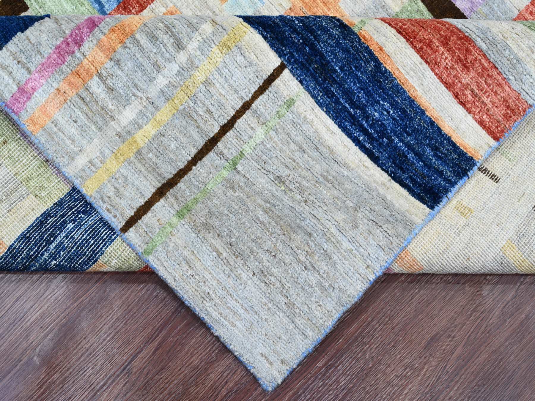 Modern / Contemporary hand-knotted wool rug in Gray, 7'10" x 9'9" — SKU O020019 (view 6)