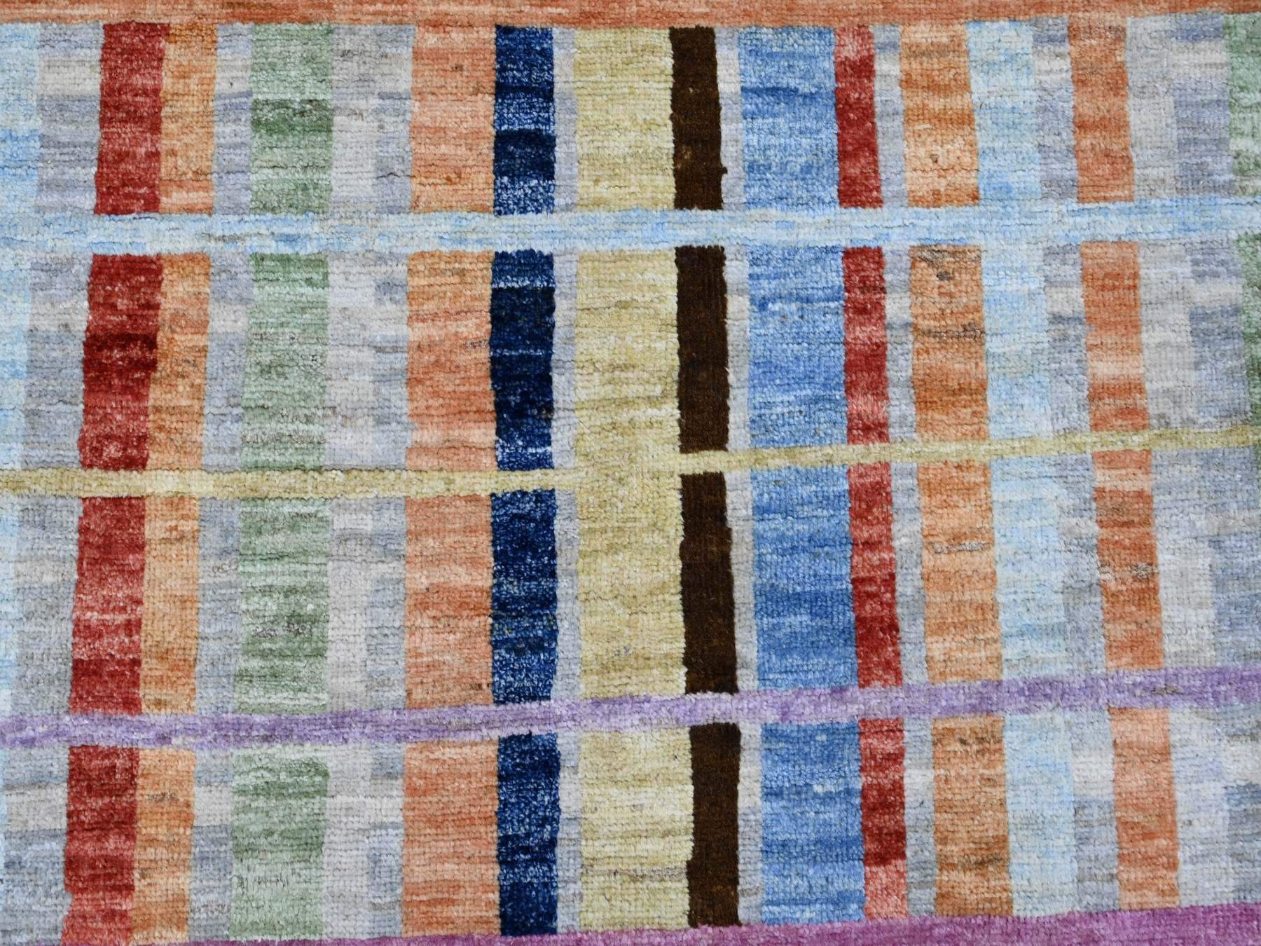 Modern / Contemporary hand-knotted wool rug in Gray, 7'10" x 9'9" — SKU O020019 (view 8)