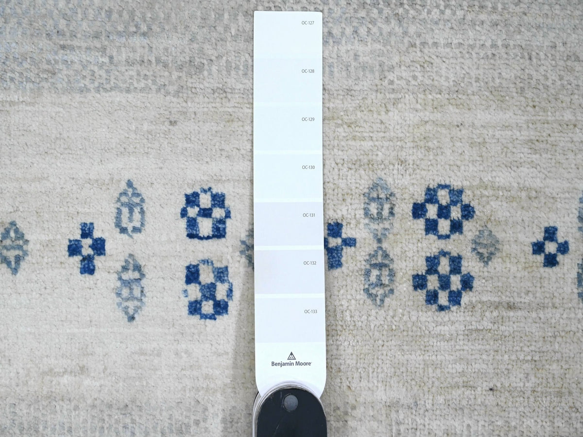 Gabbeh Tribal & Geometric hand-knotted wool rug in Ivory, 8'3" x 9'7" — SKU O020020 (view 7)