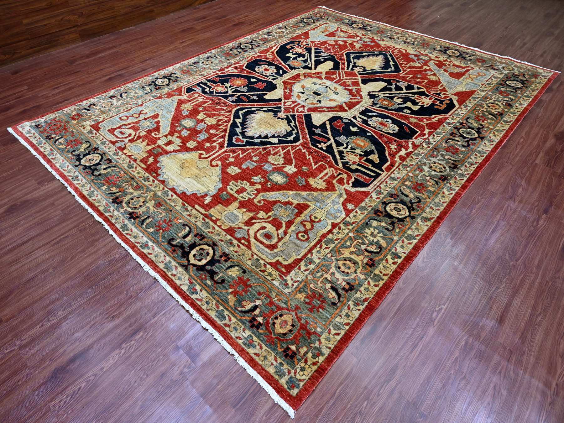 Heriz Heriz hand-knotted wool rug in Red & Green, 8'11" x 12' — SKU O020104 (view 3)