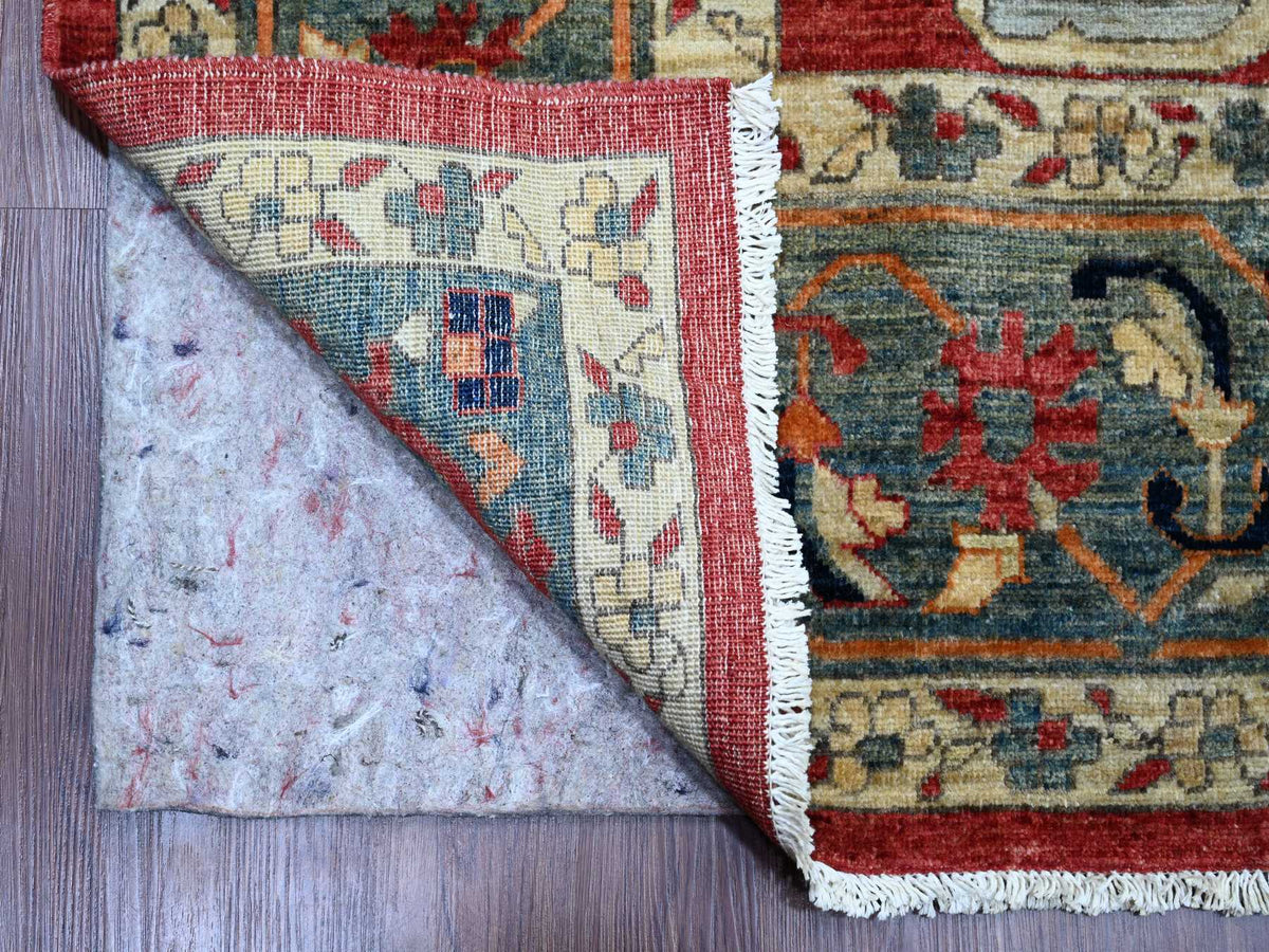 Heriz Heriz hand-knotted wool rug in Red & Green, 8'11" x 12' — SKU O020104 (view 4)