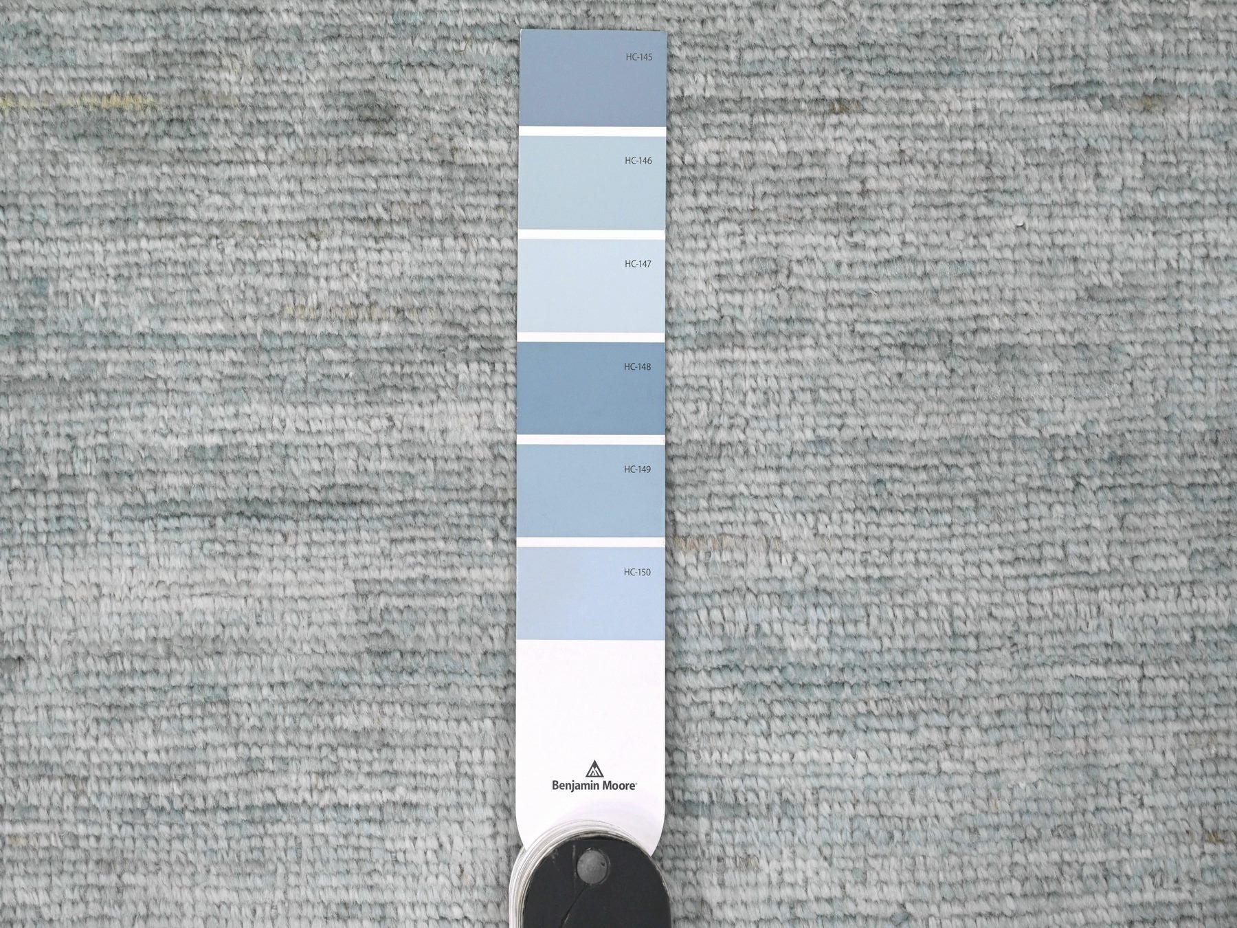 Modern / Contemporary hand-knotted wool rug in Gray, 8'6" x 11'5" — SKU O020141 (view 7)