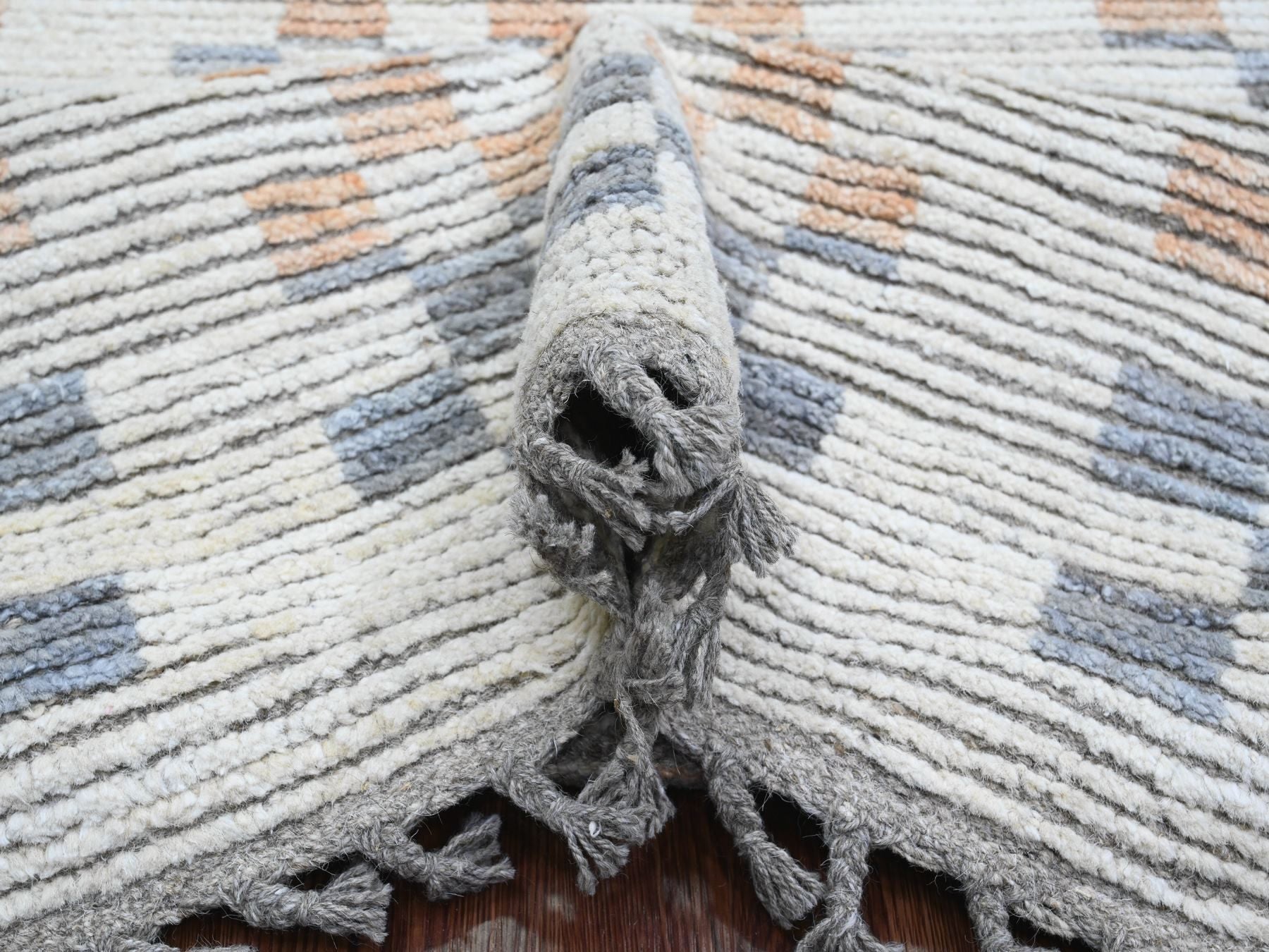Tribal & Geometric hand-knotted wool rug in Ivory, 8'1" x 10'5" — SKU O020151 (view 5)