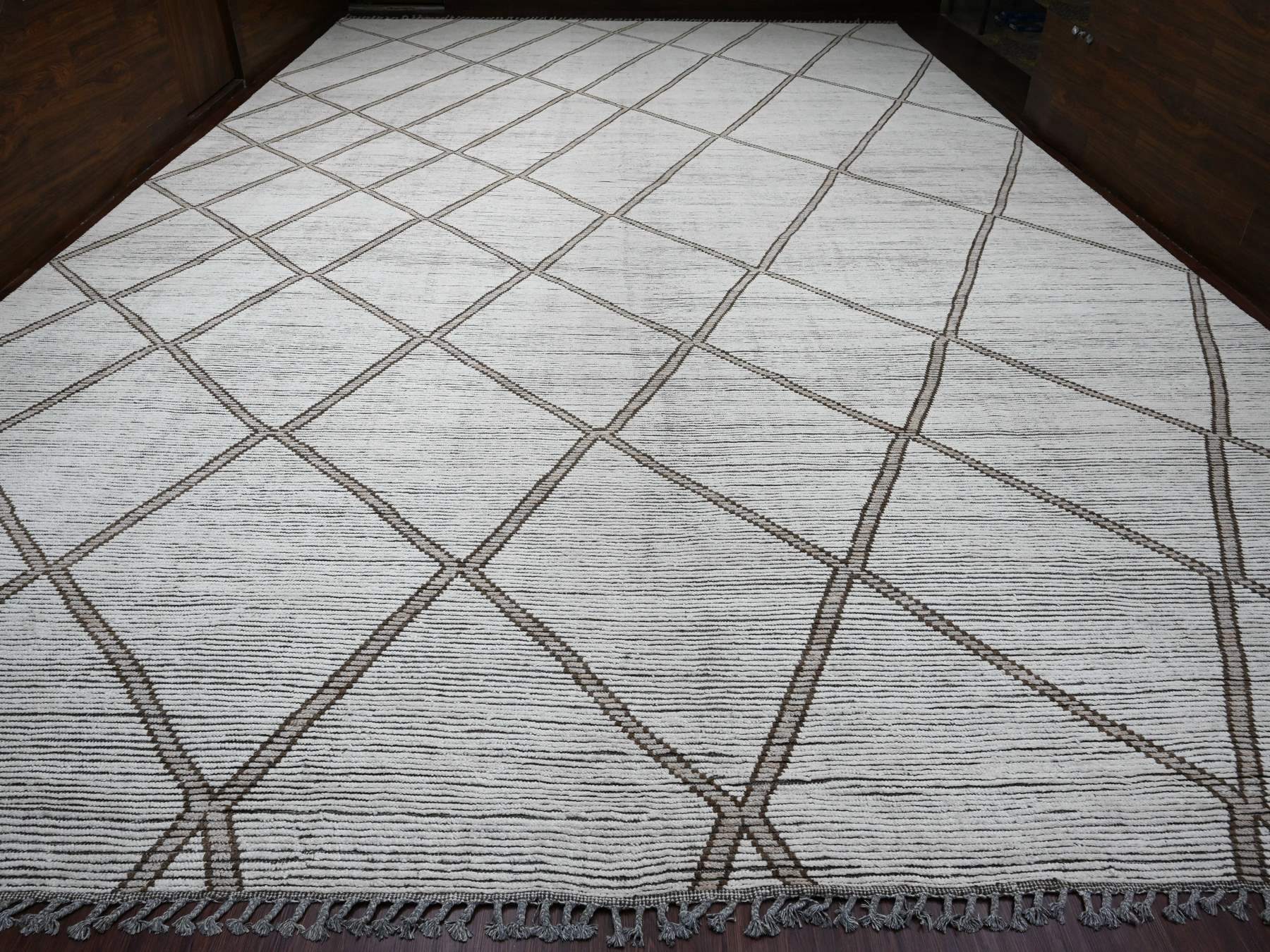 Tribal & Geometric hand-knotted wool rug in Ivory, 15'9" x 23'5" — SKU O020232 (view 2)