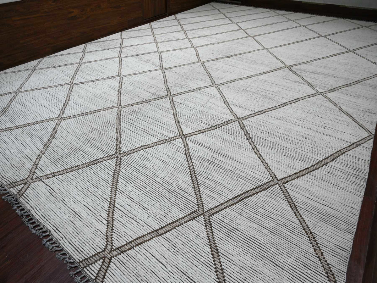 Tribal & Geometric hand-knotted wool rug in Ivory, 15'9" x 23'5" — SKU O020232 (view 3)