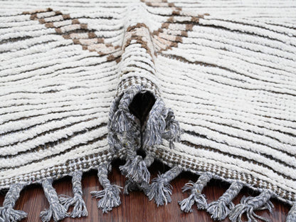 Tribal & Geometric hand-knotted wool rug in Ivory, 15'9" x 23'5" — SKU O020232 (view 5)