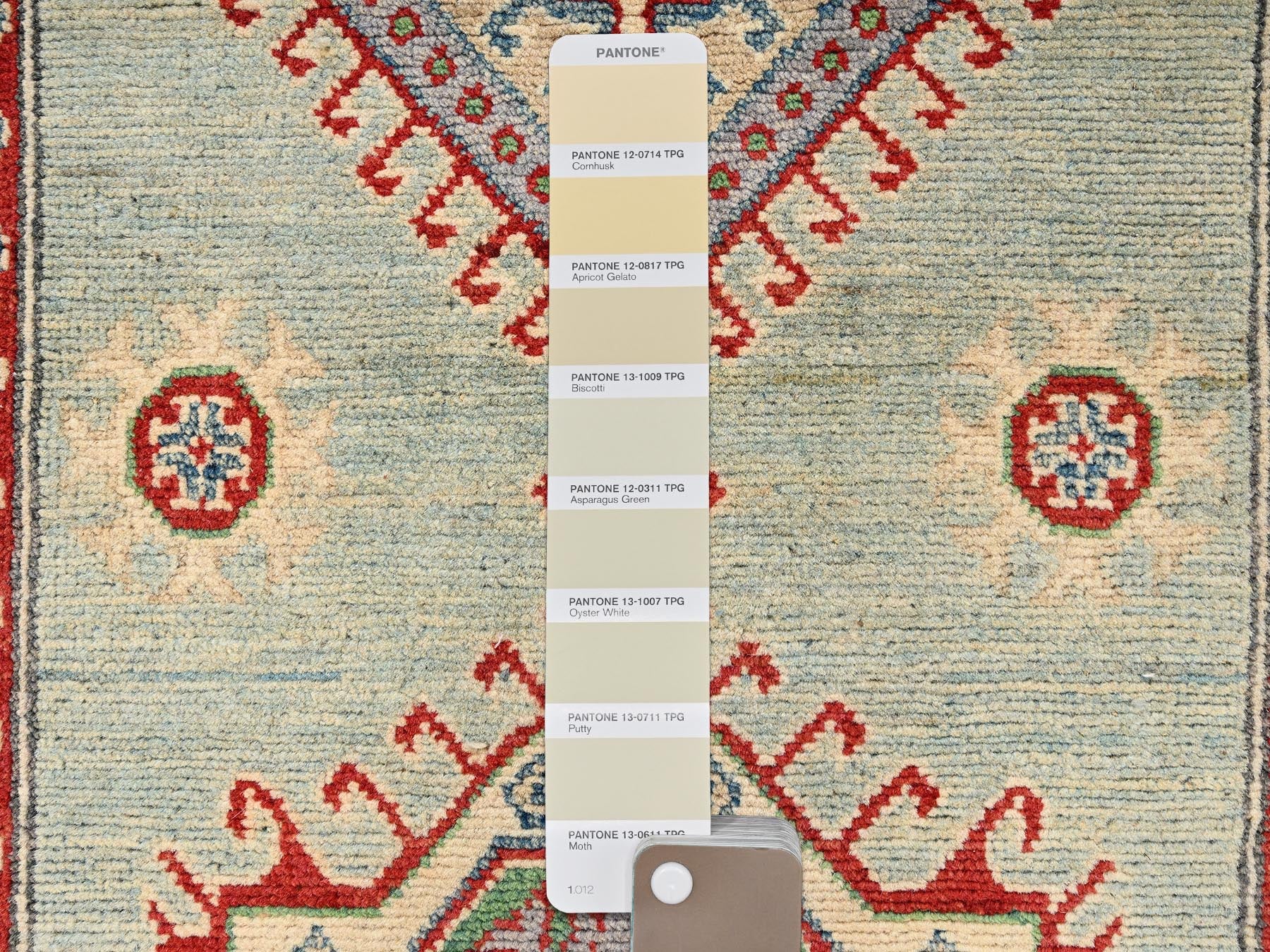 Kazak Kazak hand-knotted wool runner in Ivory, 2'10" x 13'7" — SKU O02023 (view 4)