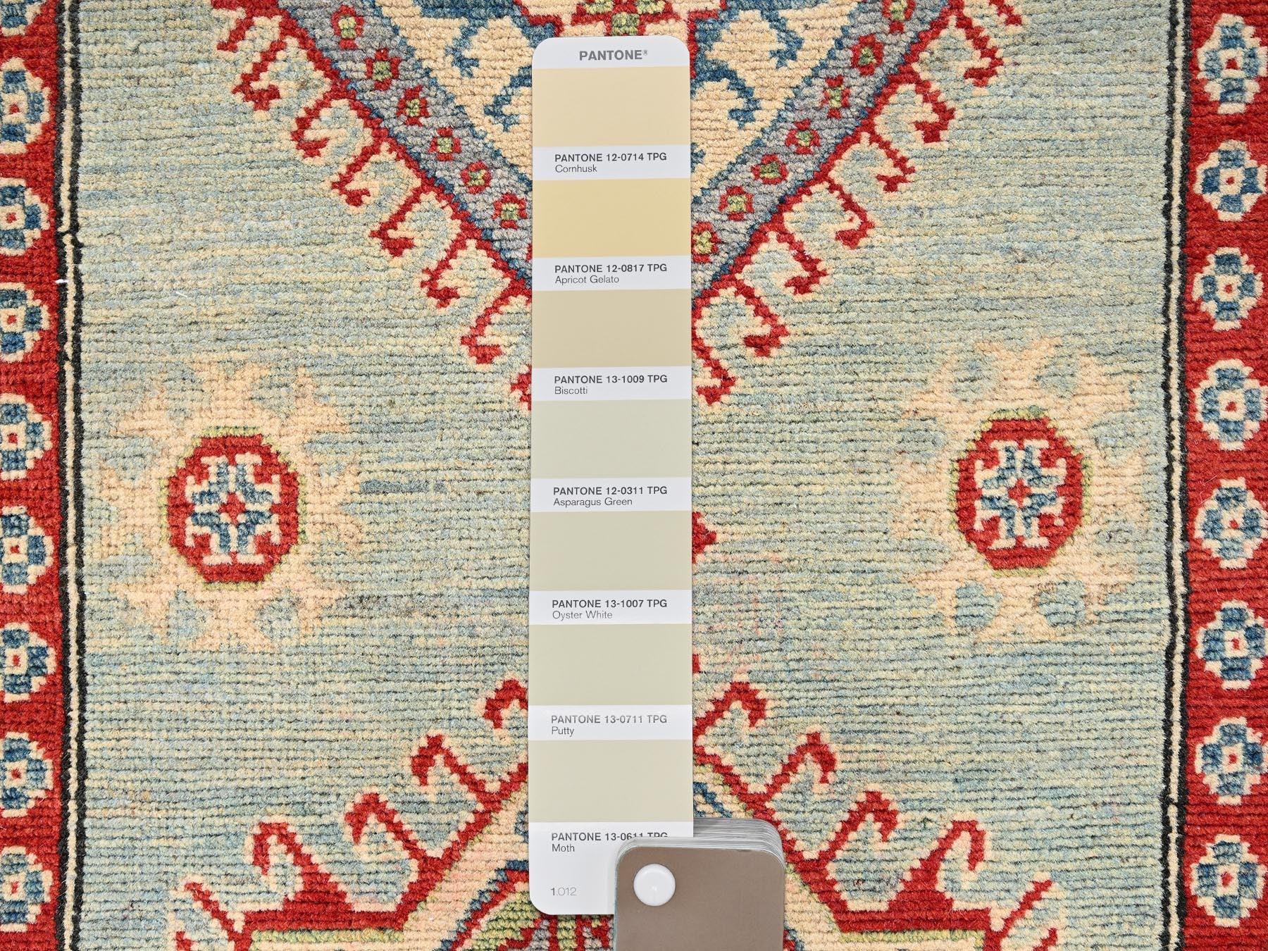 Kazak Kazak hand-knotted wool runner in Ivory, 2'9" x 13'7" — SKU O02029 (view 4)