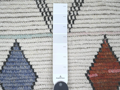 Tribal & Geometric hand-knotted wool rug in Ivory, 5'5" x 8'11" — SKU O020347 (view 3)
