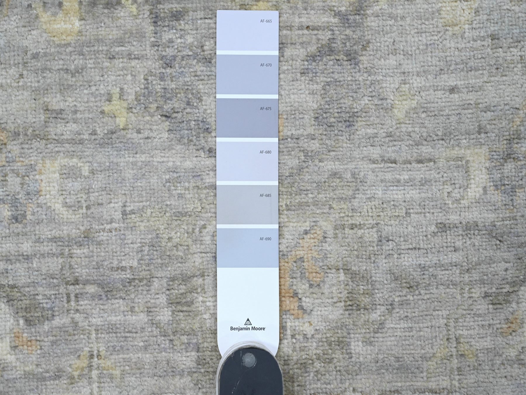 Mahal Oushak hand-knotted wool runner in Gray & Ivory, 2'7" x 11'8" — SKU O020351 (view 3)