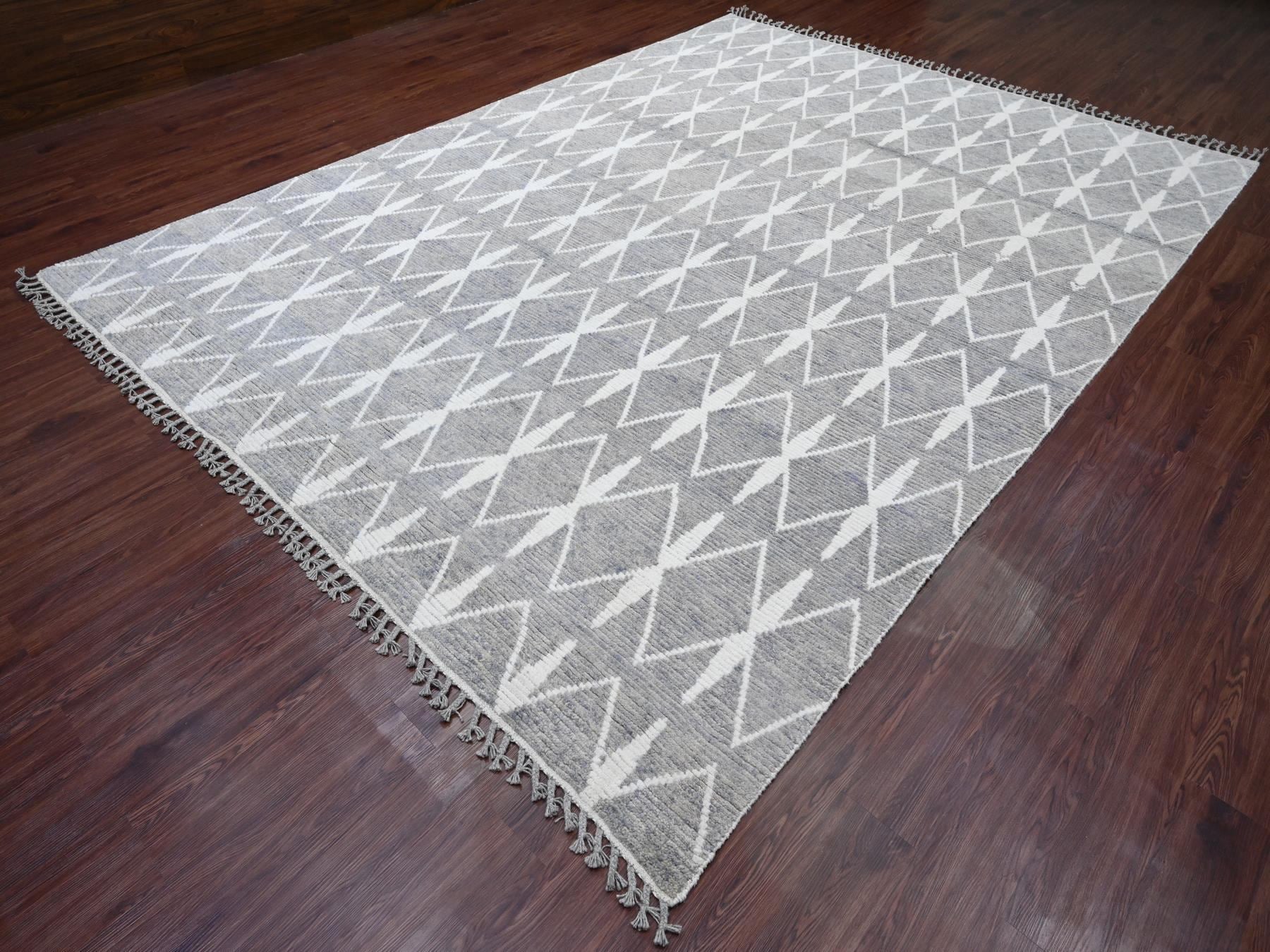 Tribal & Geometric hand-knotted wool rug in Gray, 9'1" x 12'4" — SKU O020419 (view 3)