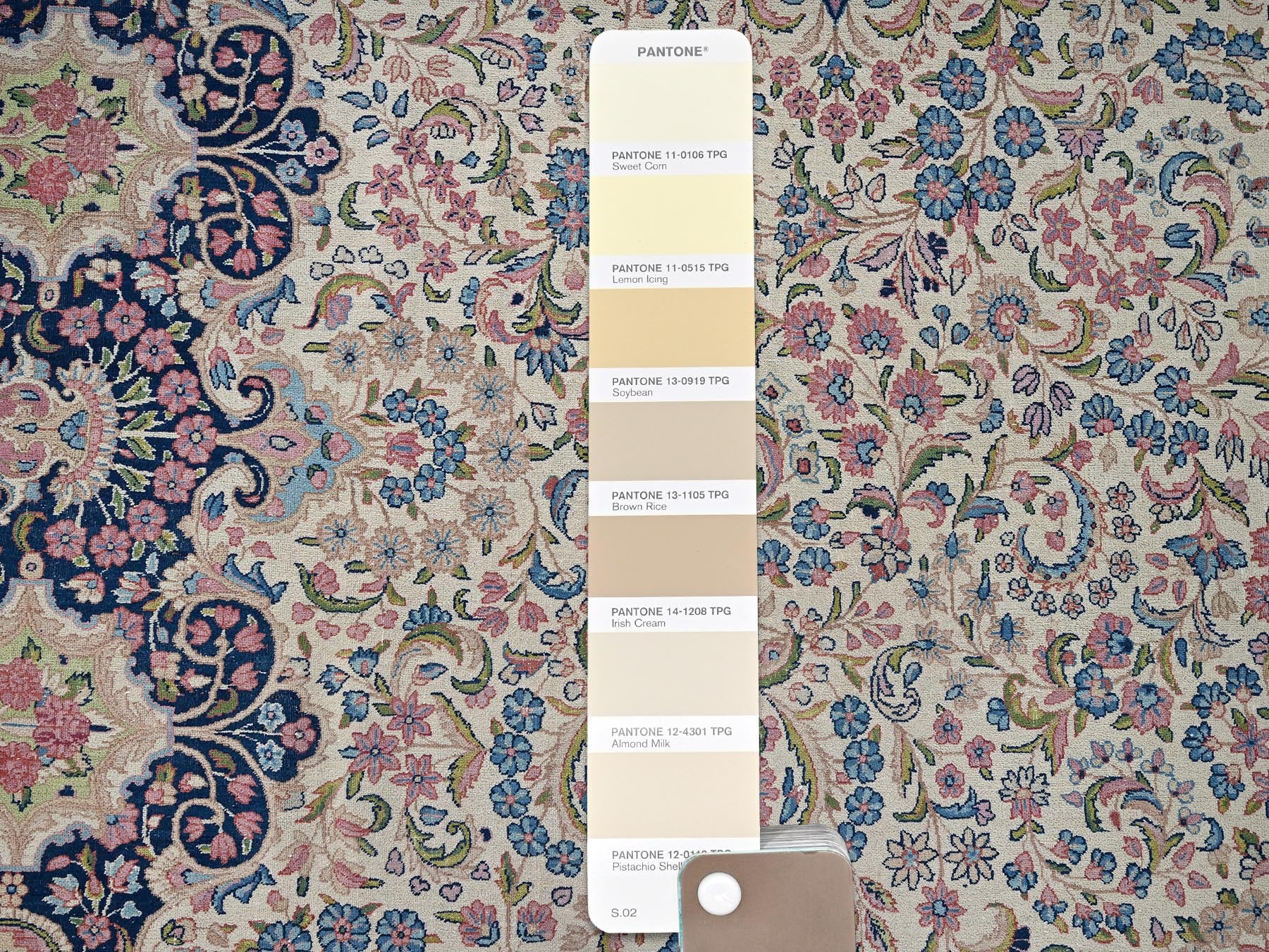 Kerman Vintage hand-knotted wool rug in Ivory, 11'9" x 23' — SKU O02046 (view 8)