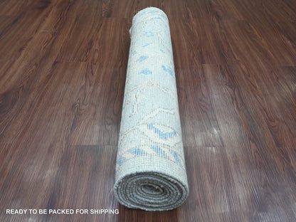 Oushak Oushak hand-knotted wool runner in Gray & Ivory, 2'10" x 9'7" — SKU O020477 (view 4)