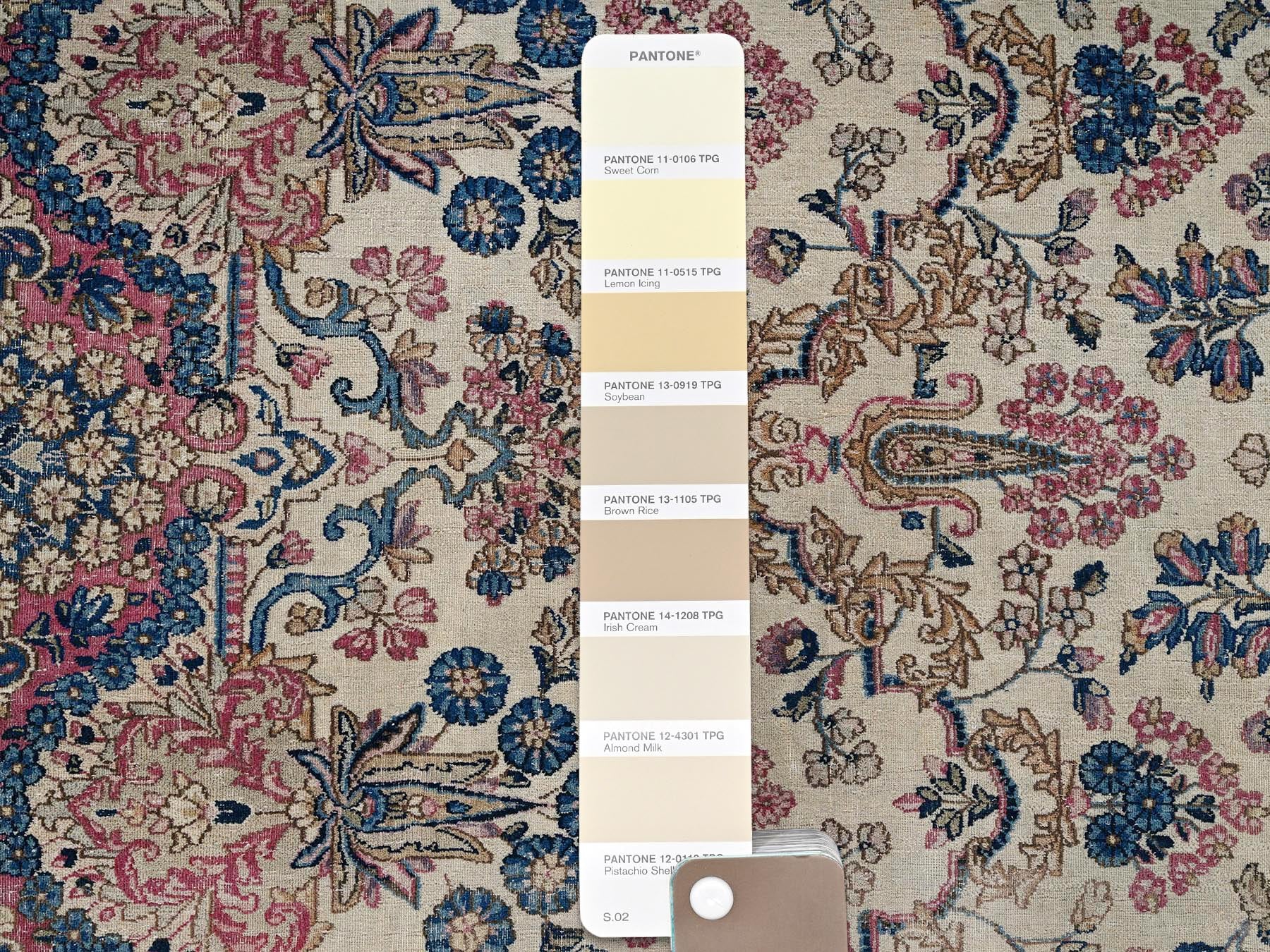 Kerman Vintage hand-knotted wool rug in Ivory, 11'5" x 16'10" — SKU O02047 (view 8)